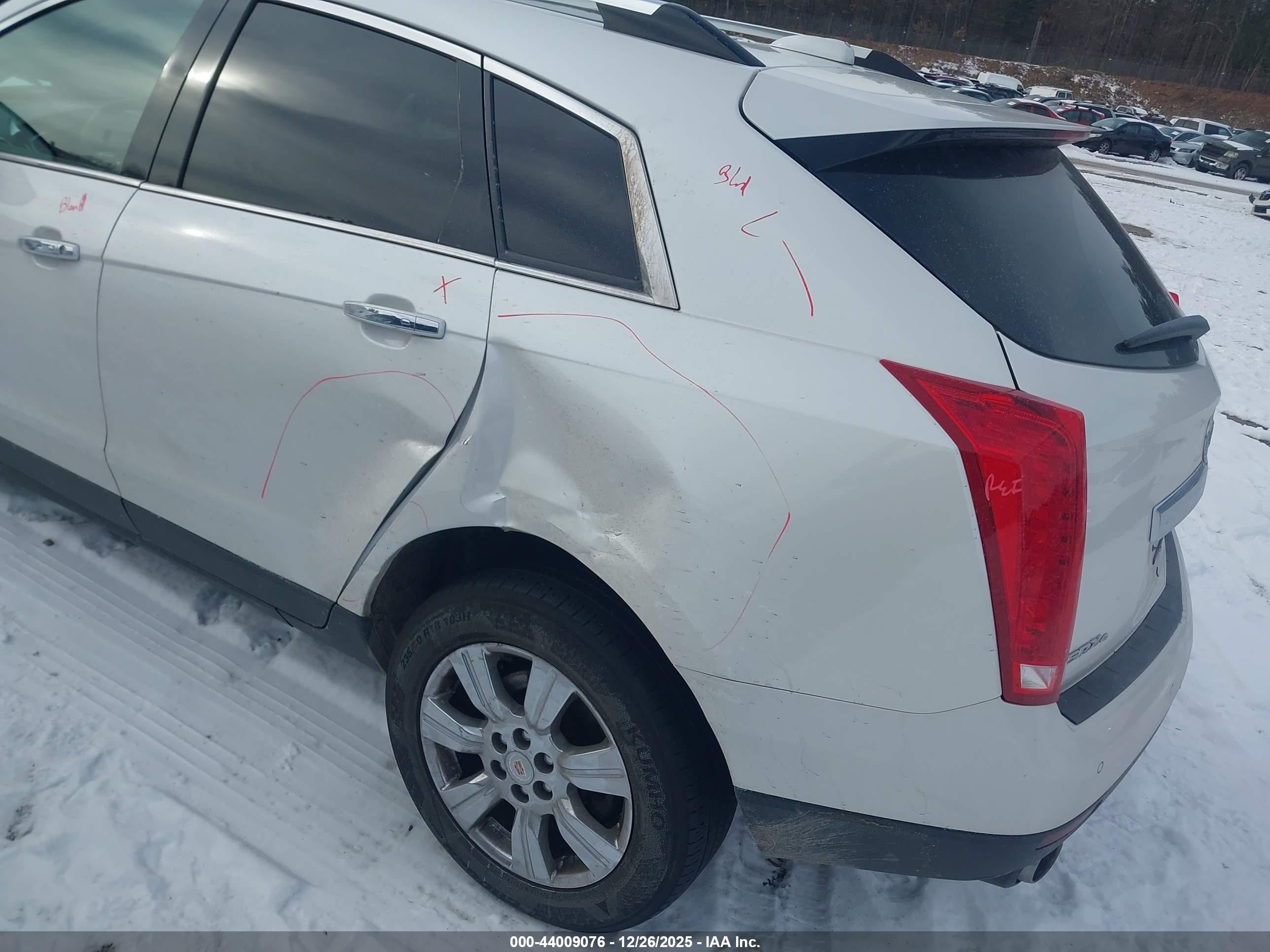 CADILLAC SRX image 6