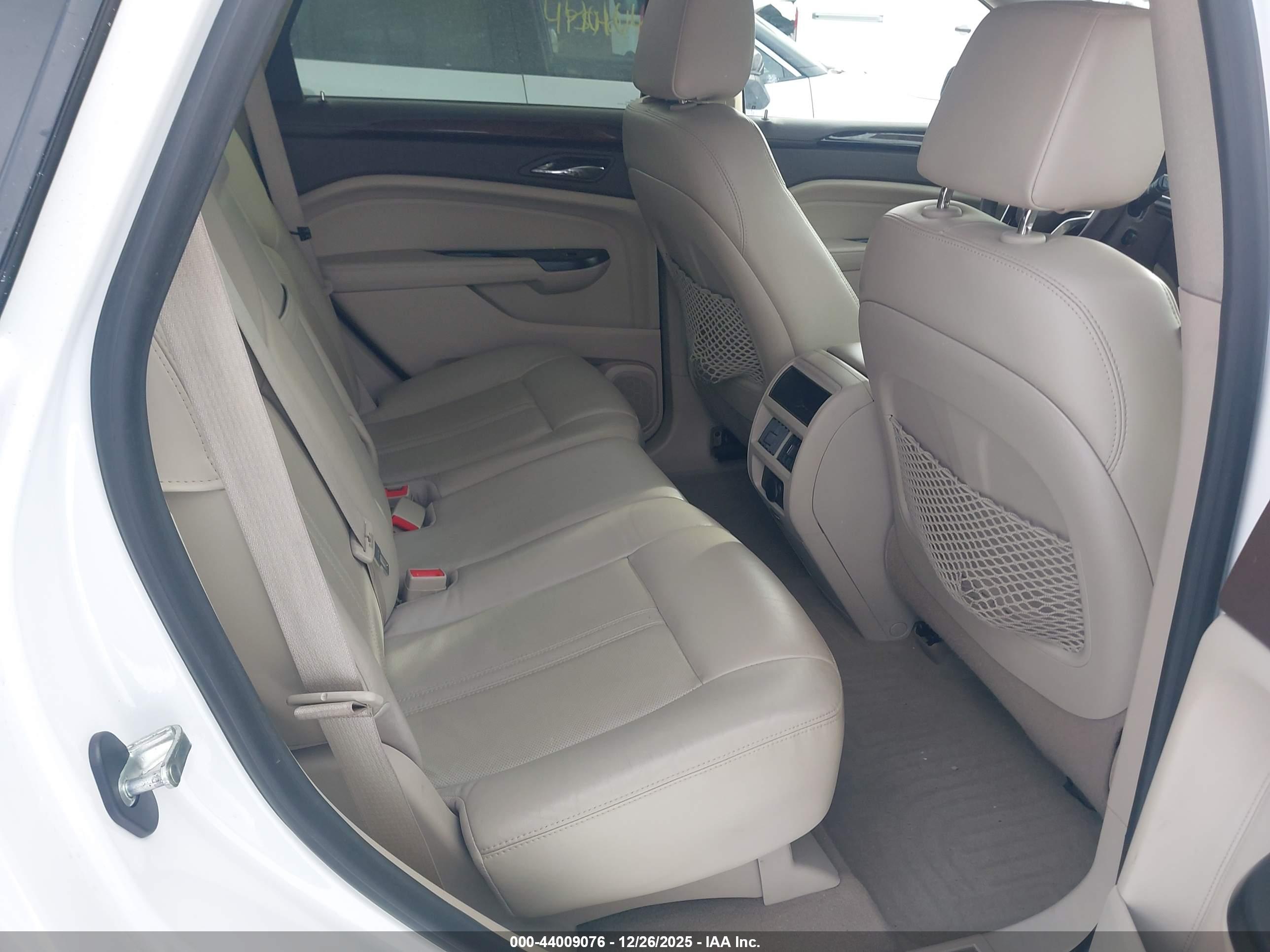 CADILLAC SRX image 8