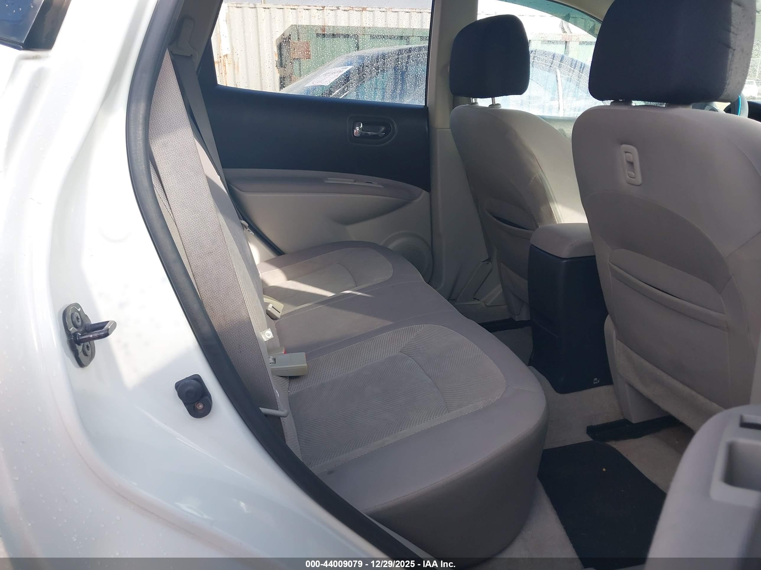 NISSAN ROGUE image 8