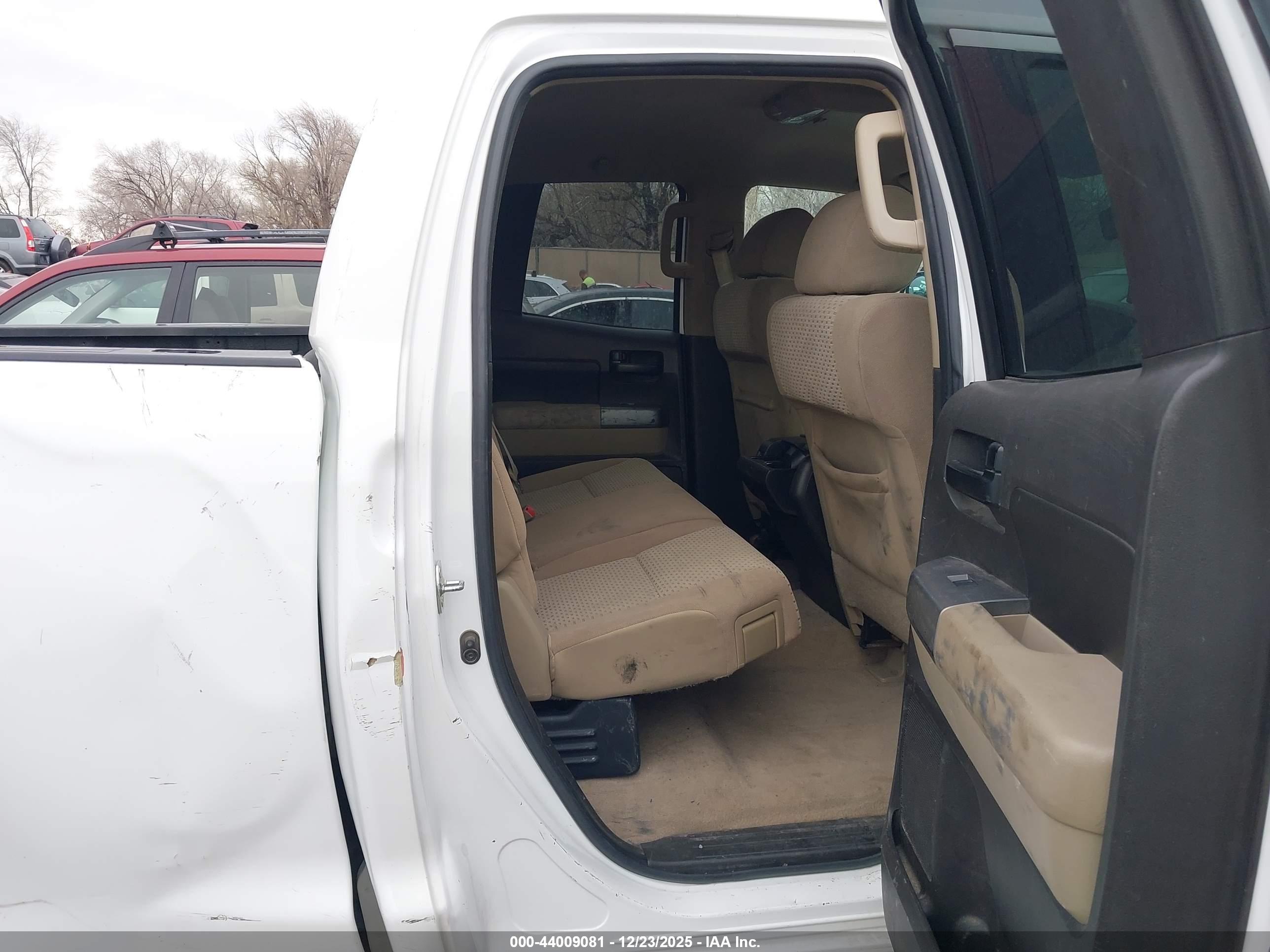 TOYOTA TUNDRA image 8