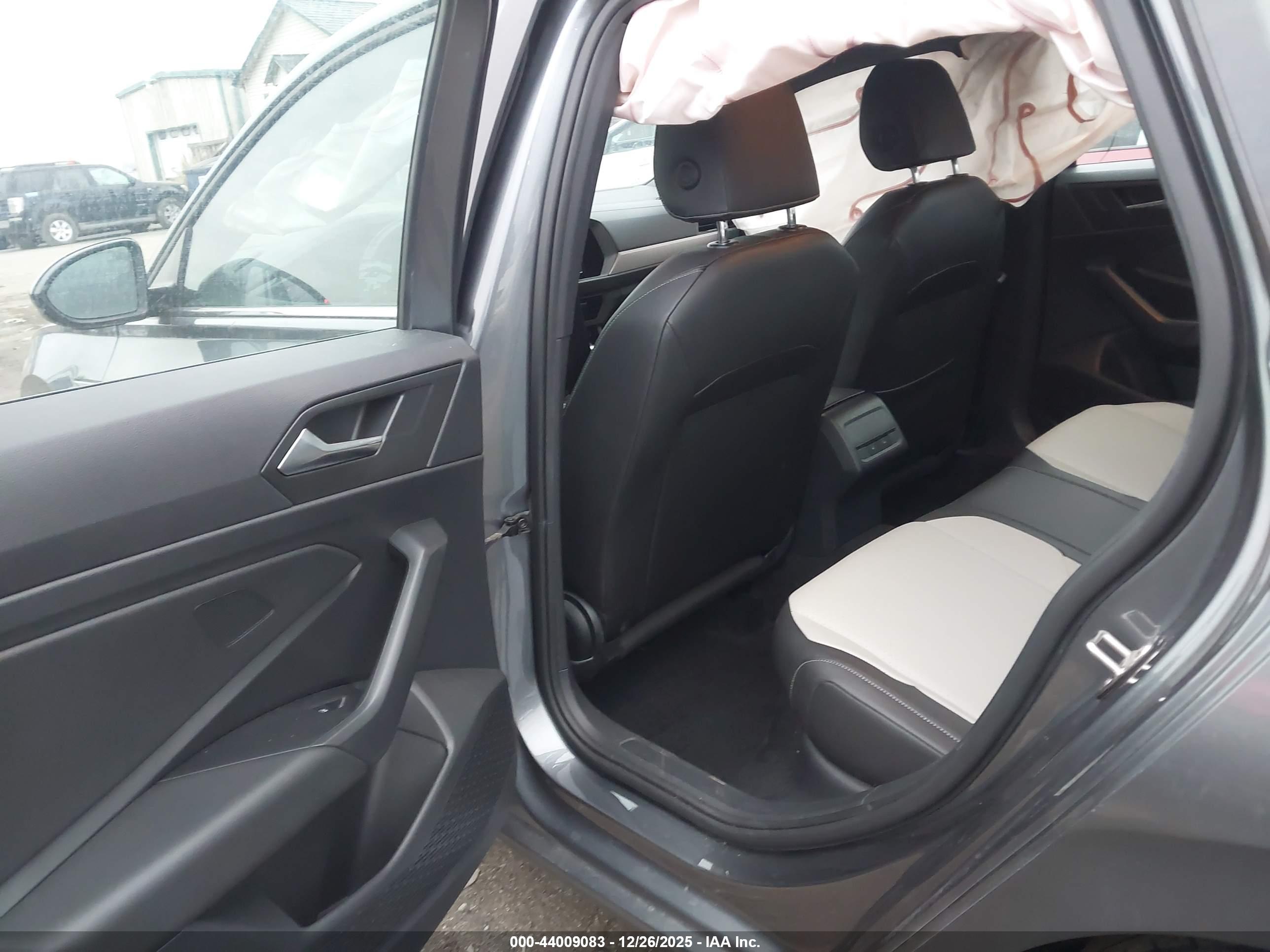 VOLKSWAGEN JETTA image 8