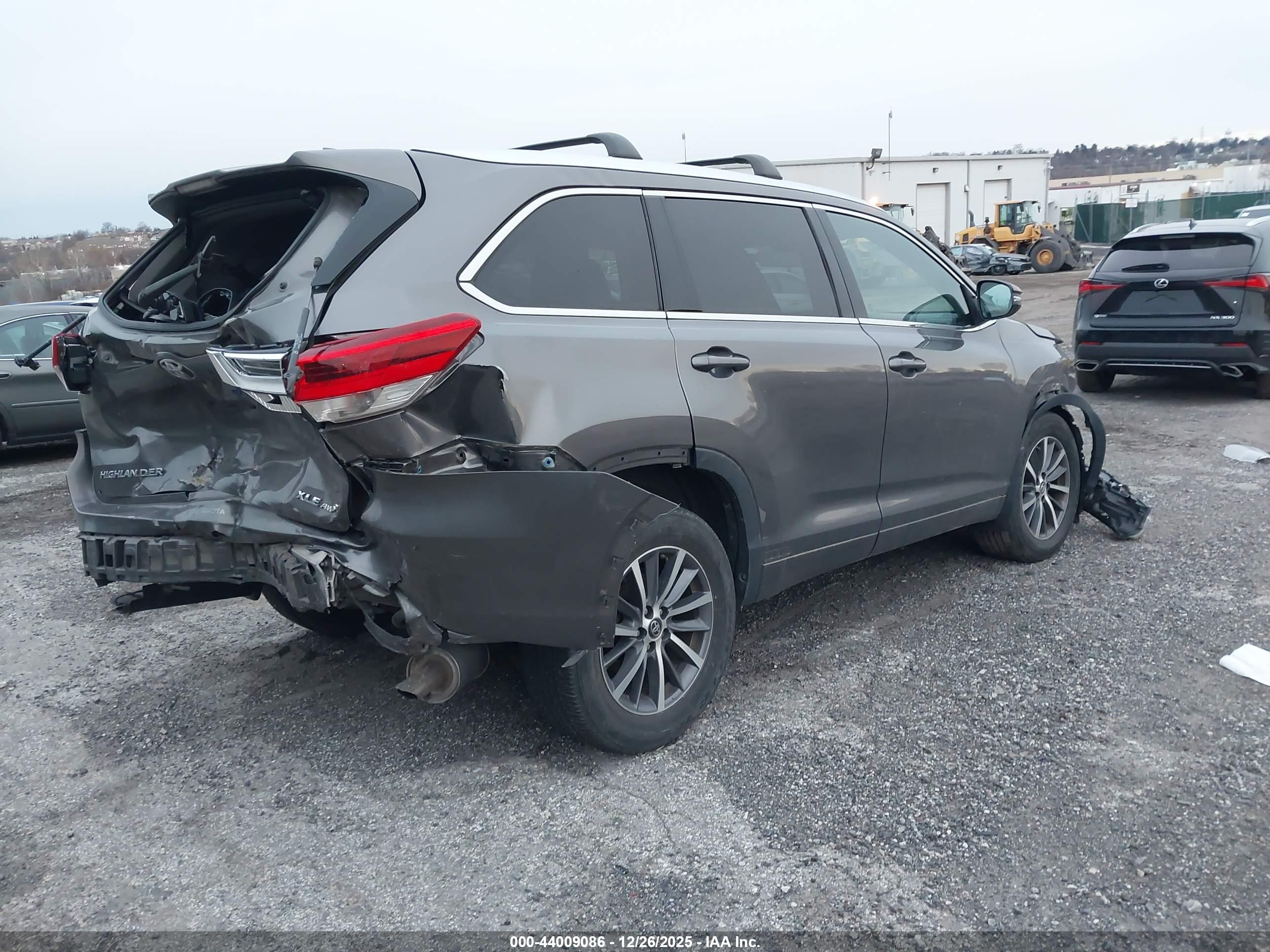 TOYOTA HIGHLANDER image 4