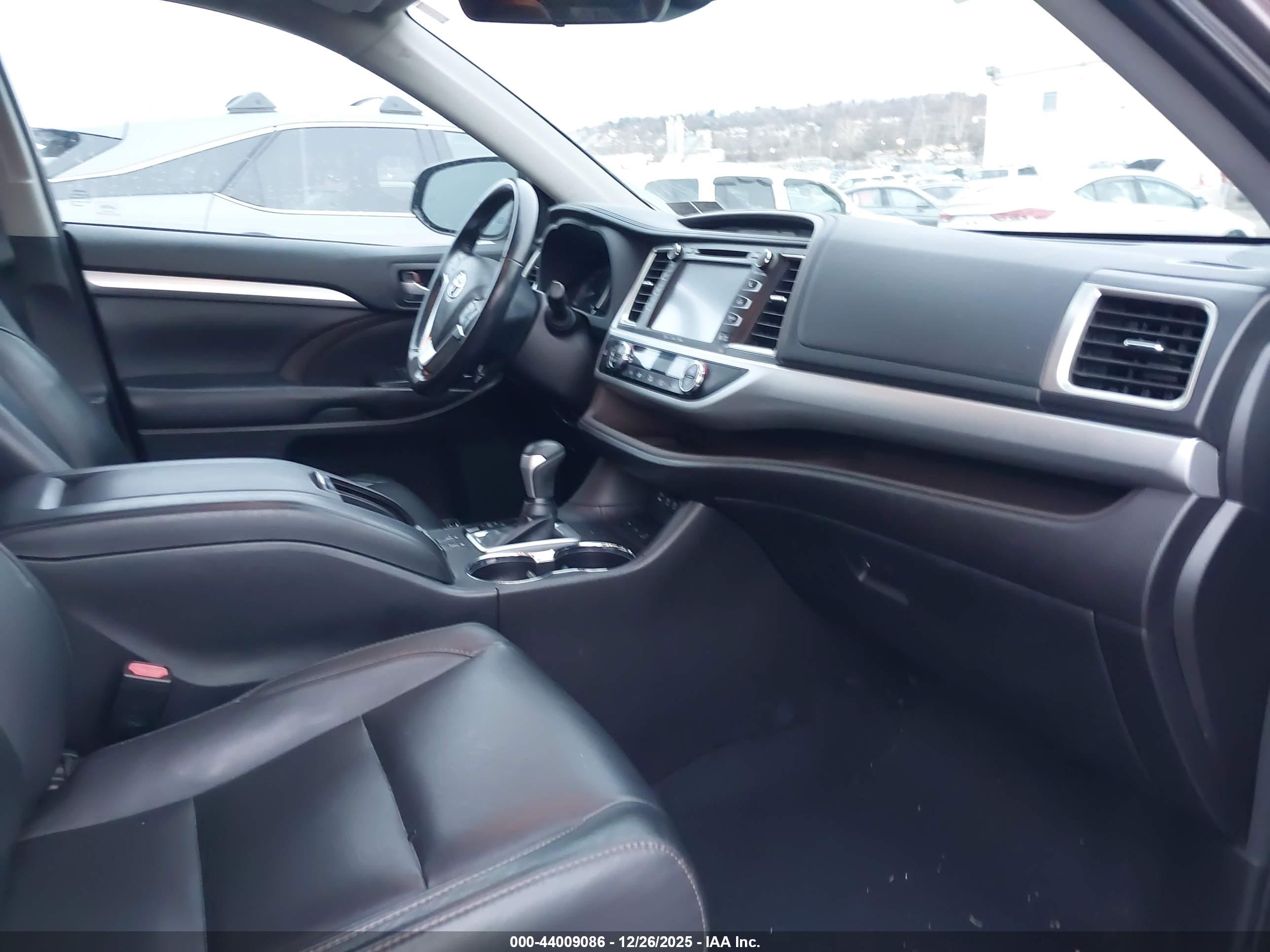 TOYOTA HIGHLANDER image 5