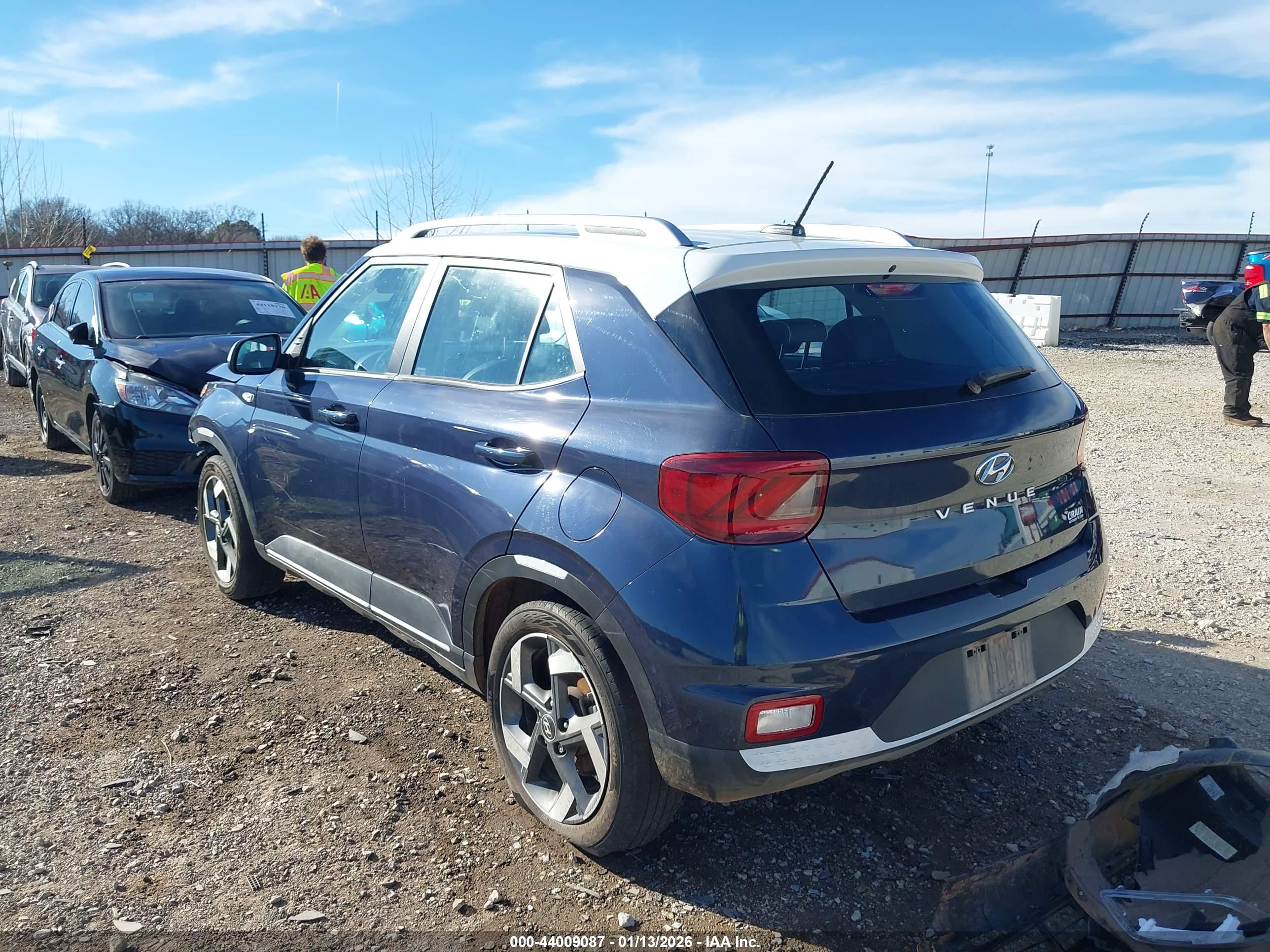 HYUNDAI VENUE image 3