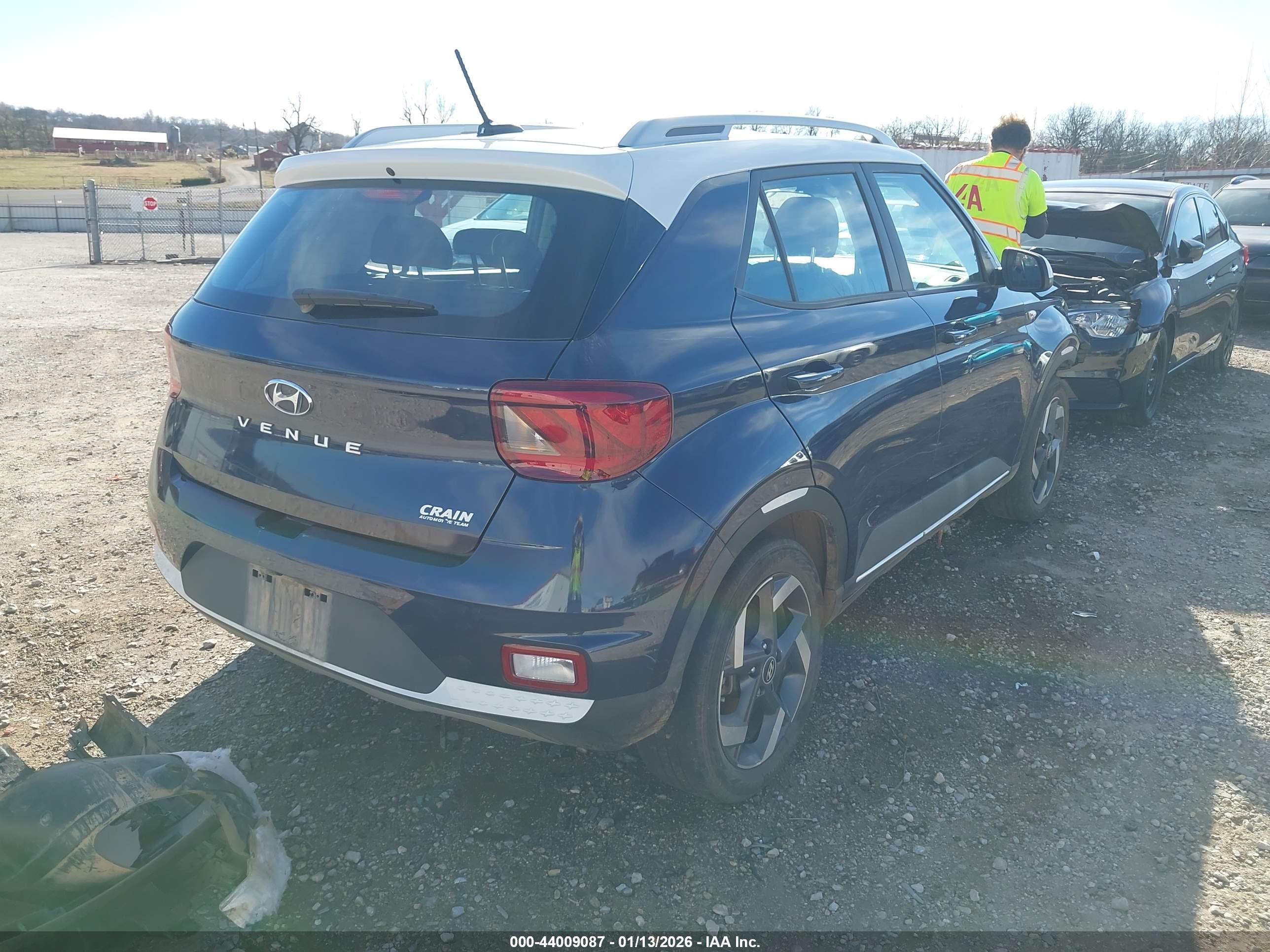 HYUNDAI VENUE image 4
