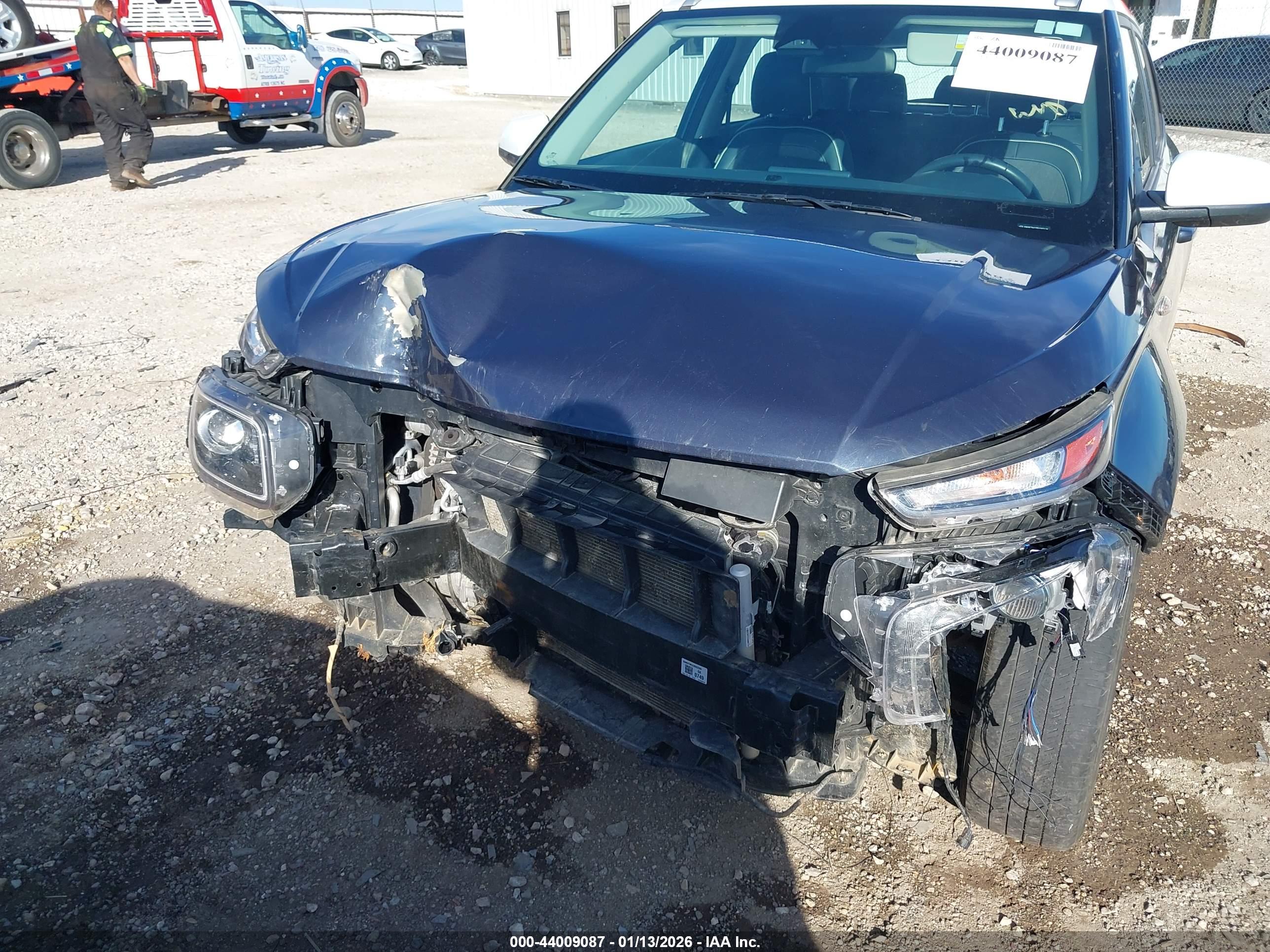 HYUNDAI VENUE image 6