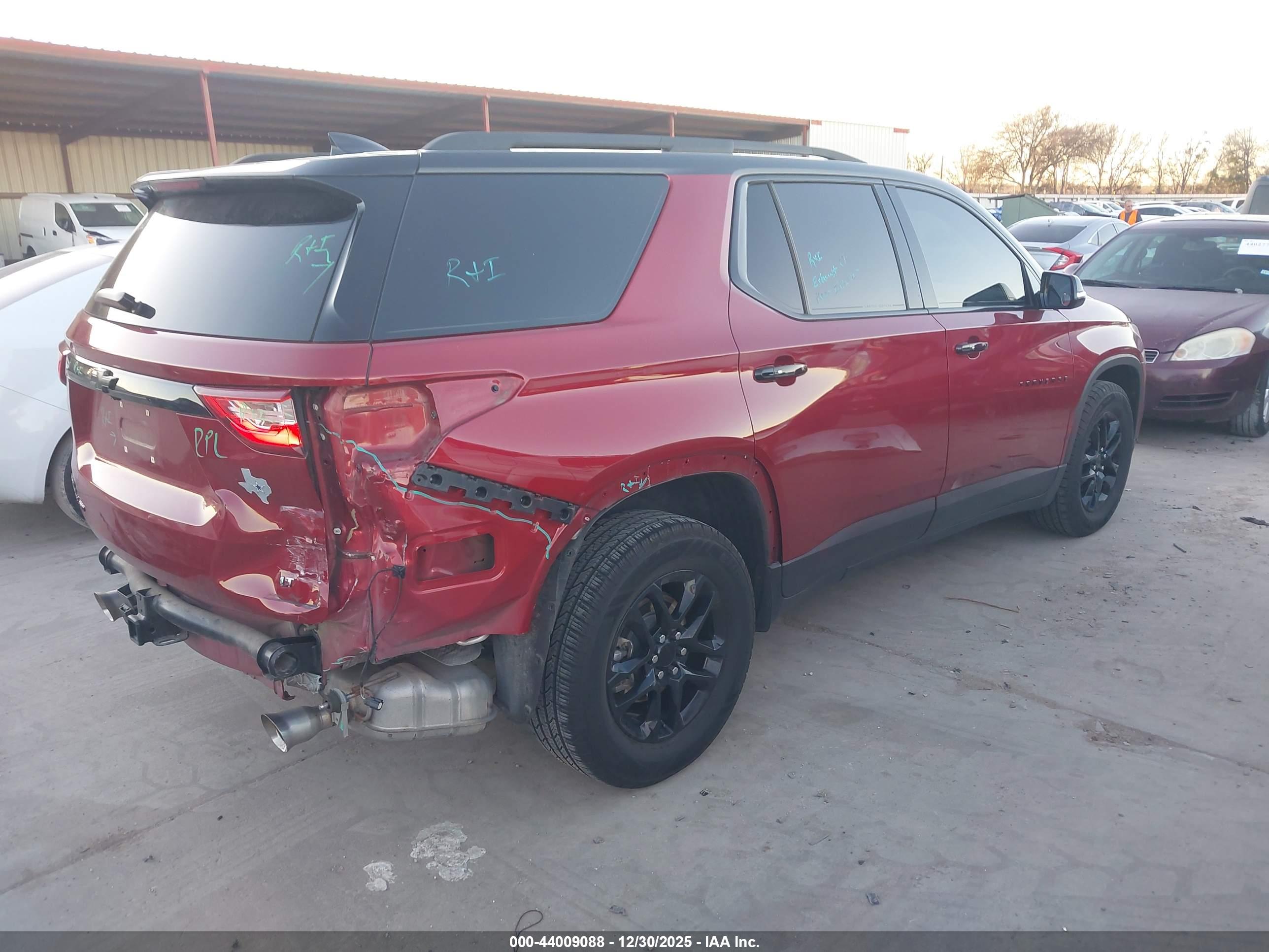 CHEVROLET TRAVERSE image 4