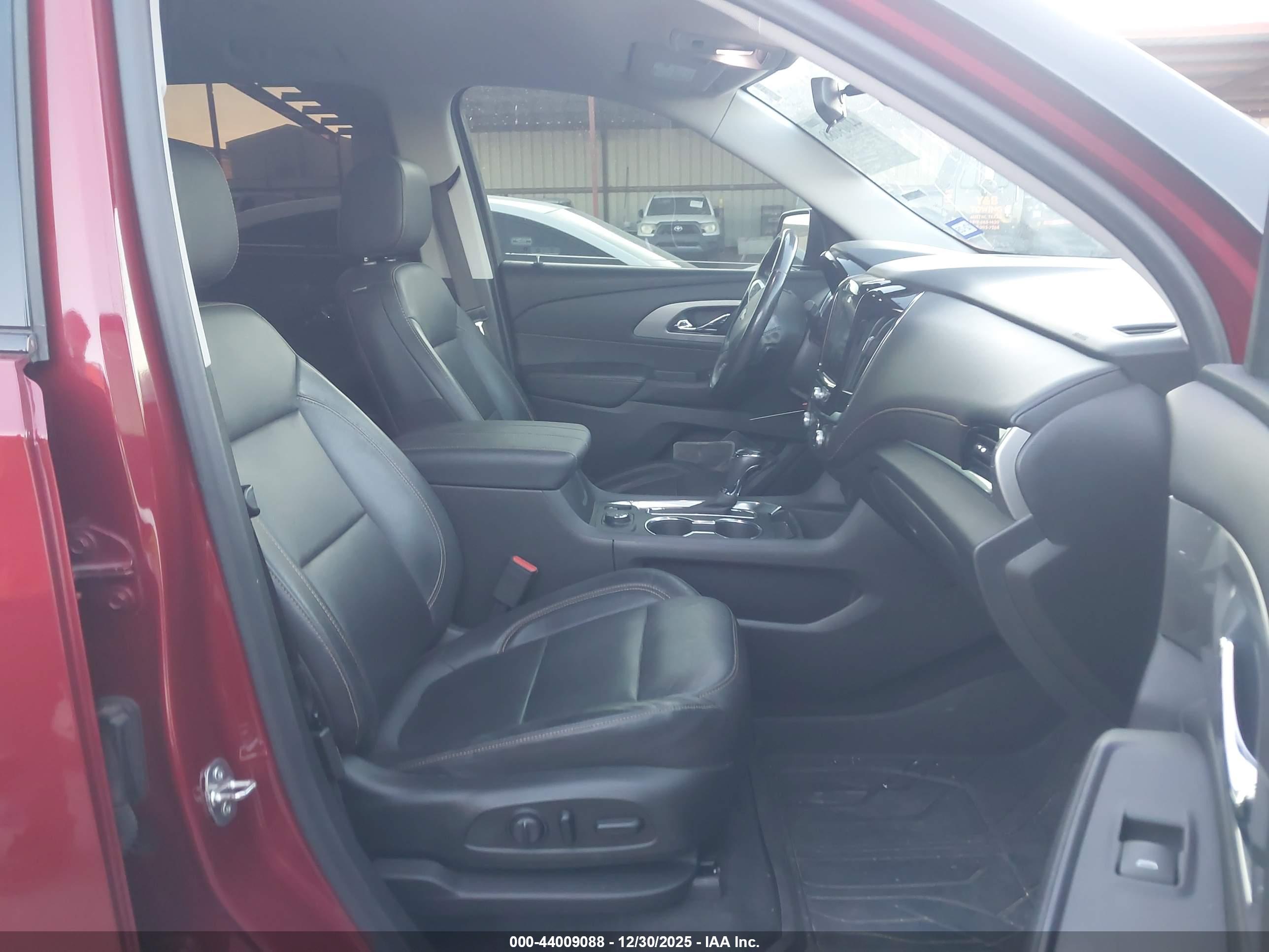 CHEVROLET TRAVERSE image 5