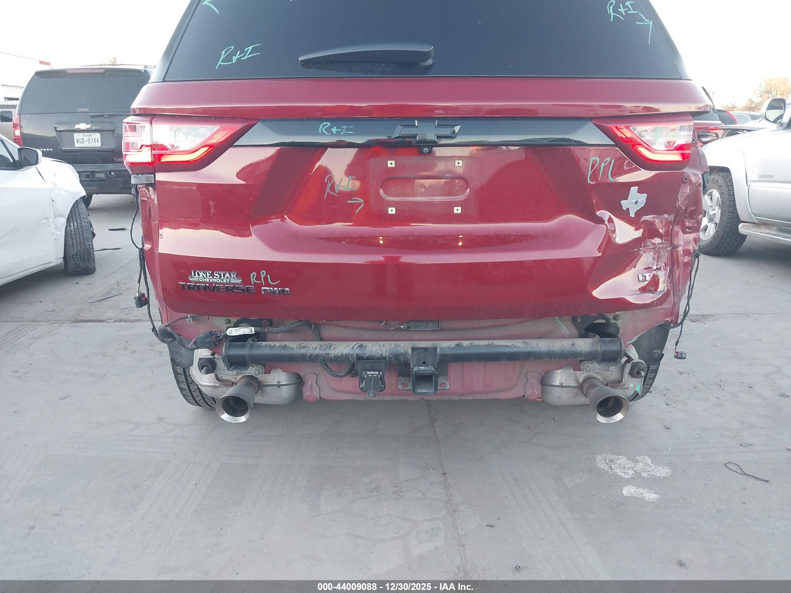 CHEVROLET TRAVERSE image 6