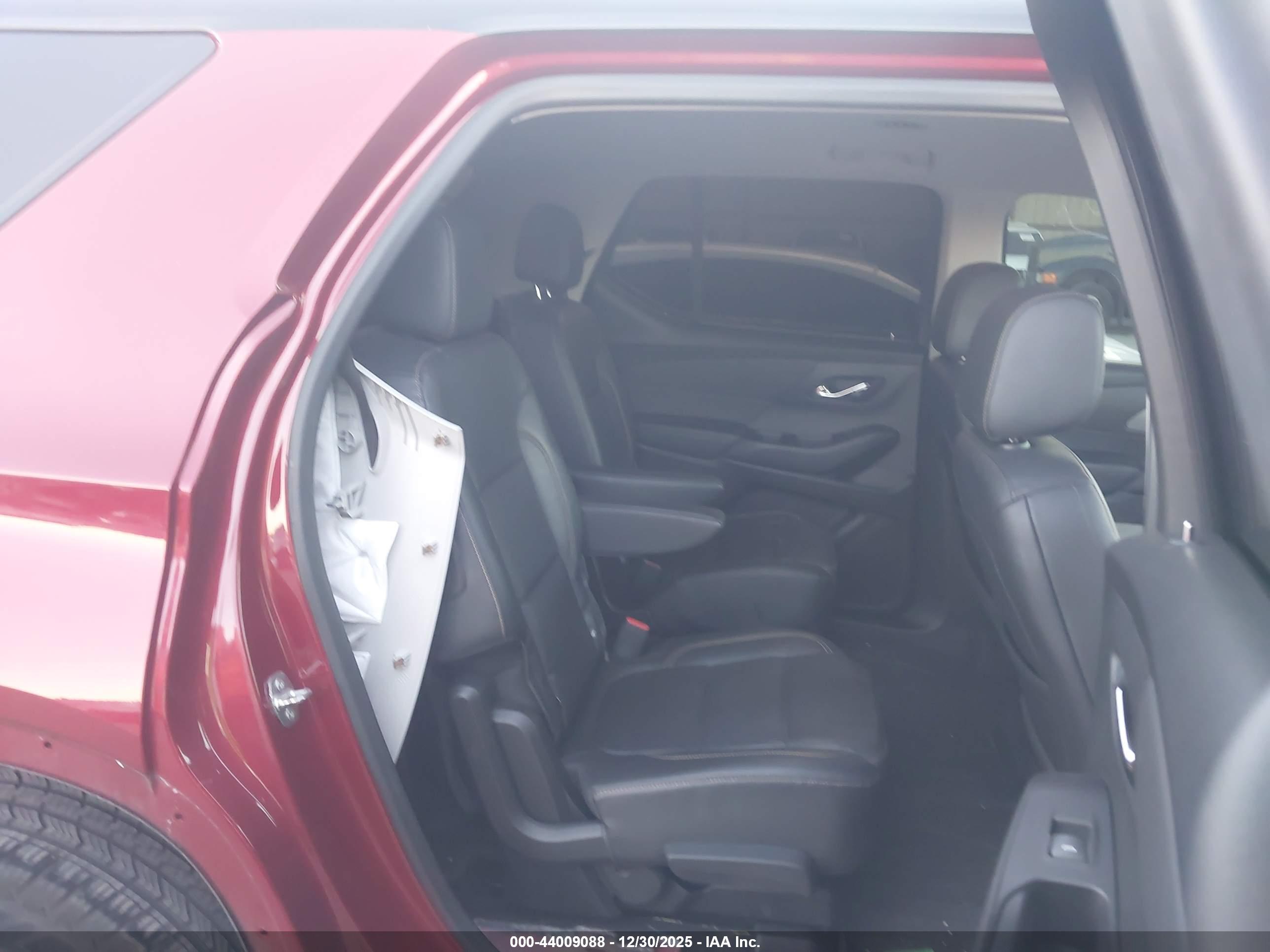 CHEVROLET TRAVERSE image 8