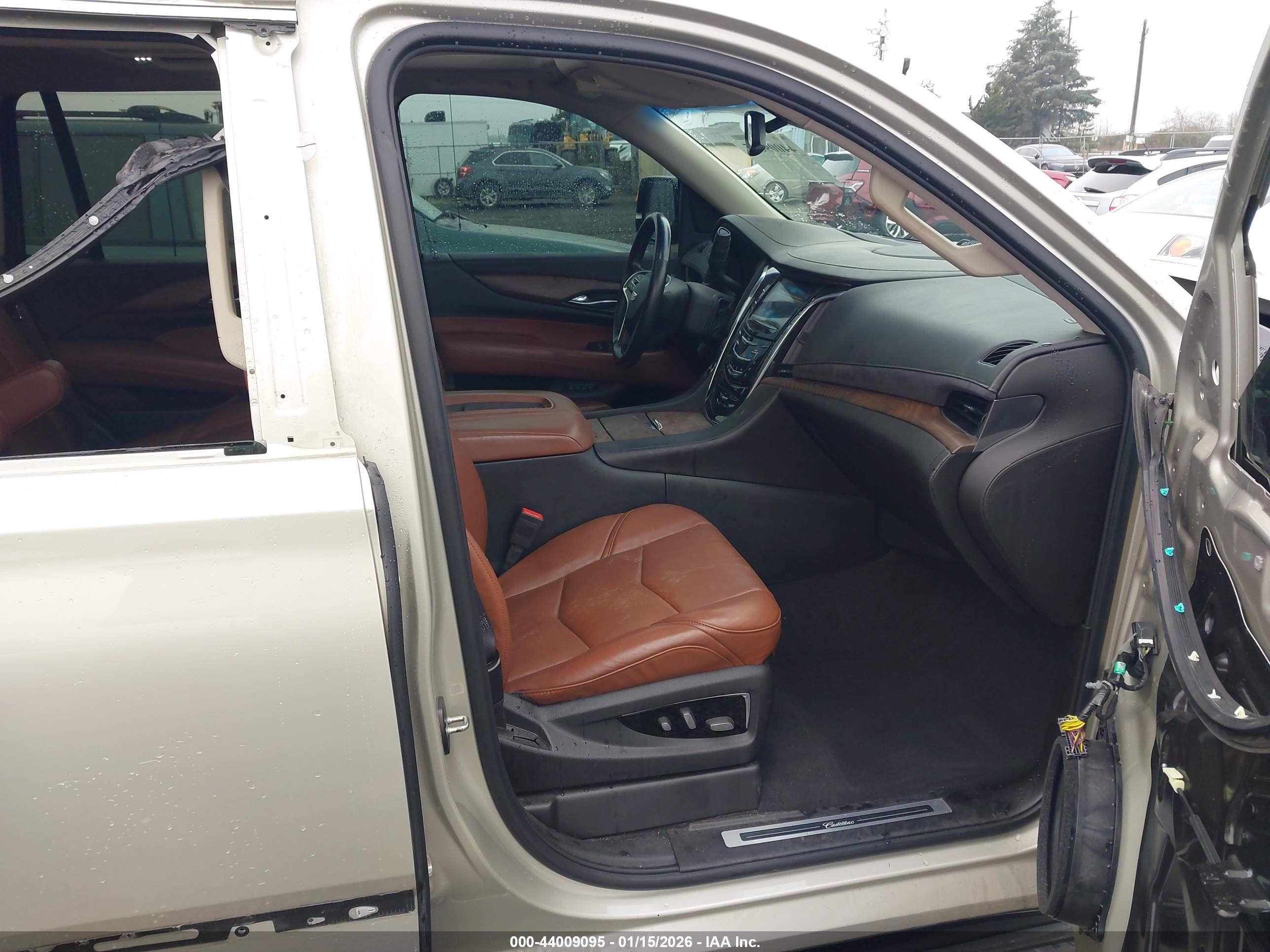 CADILLAC ESCALADE image 5