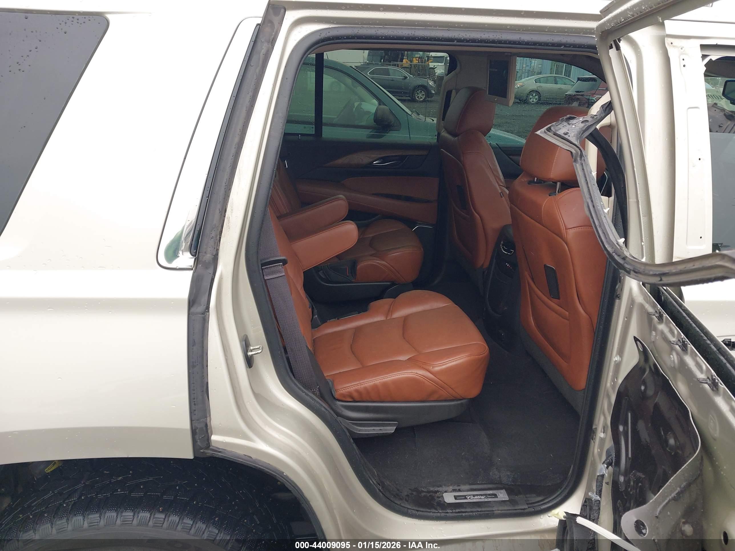 CADILLAC ESCALADE image 8