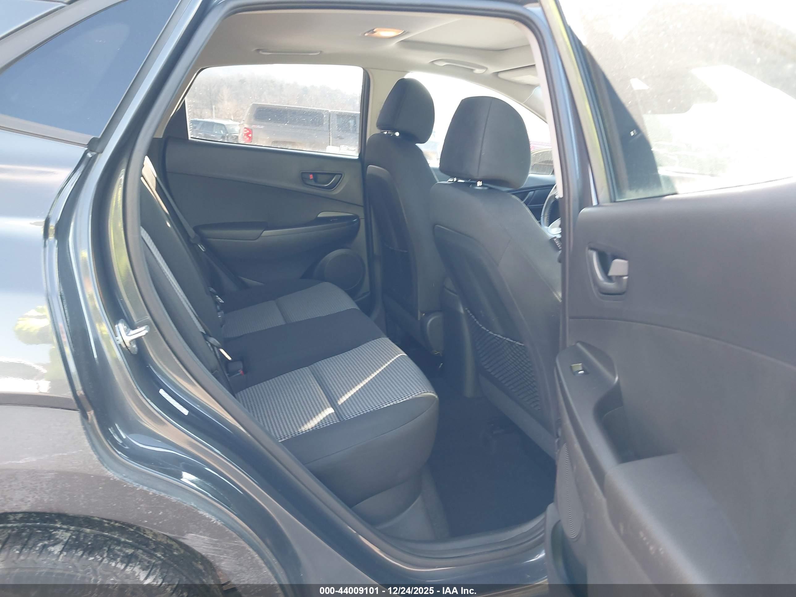 HYUNDAI KONA image 8