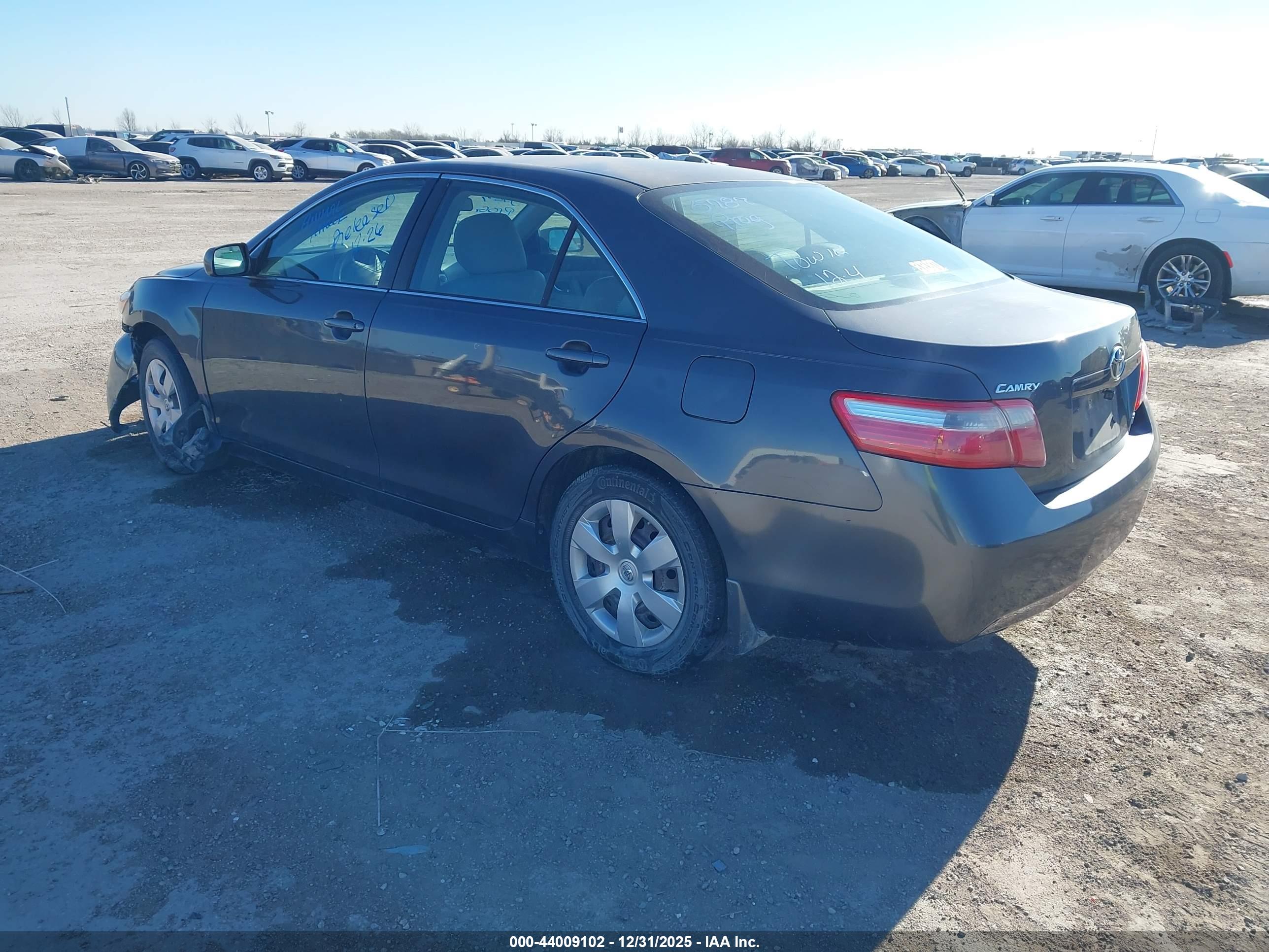 TOYOTA CAMRY image 3