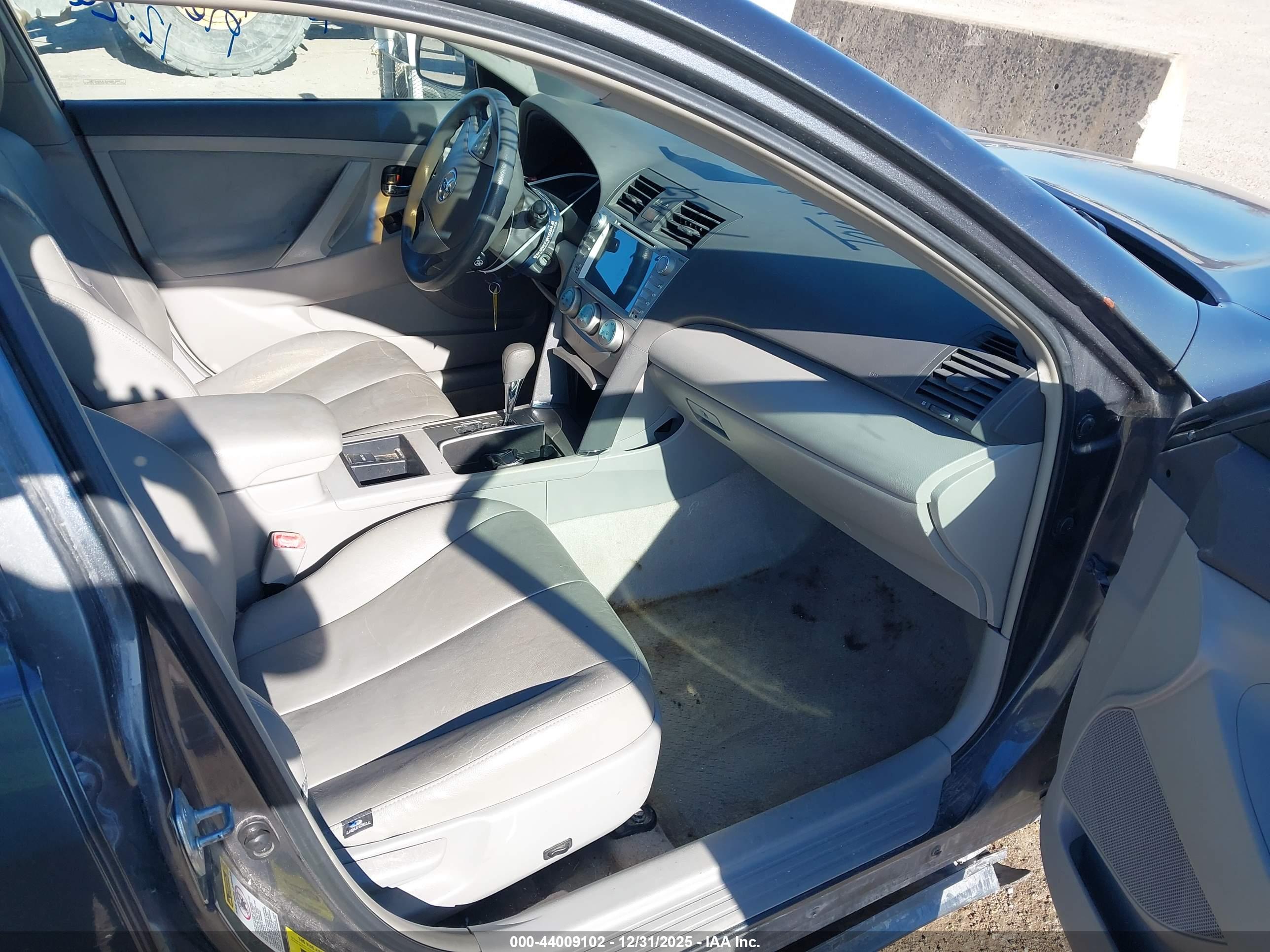 TOYOTA CAMRY image 5