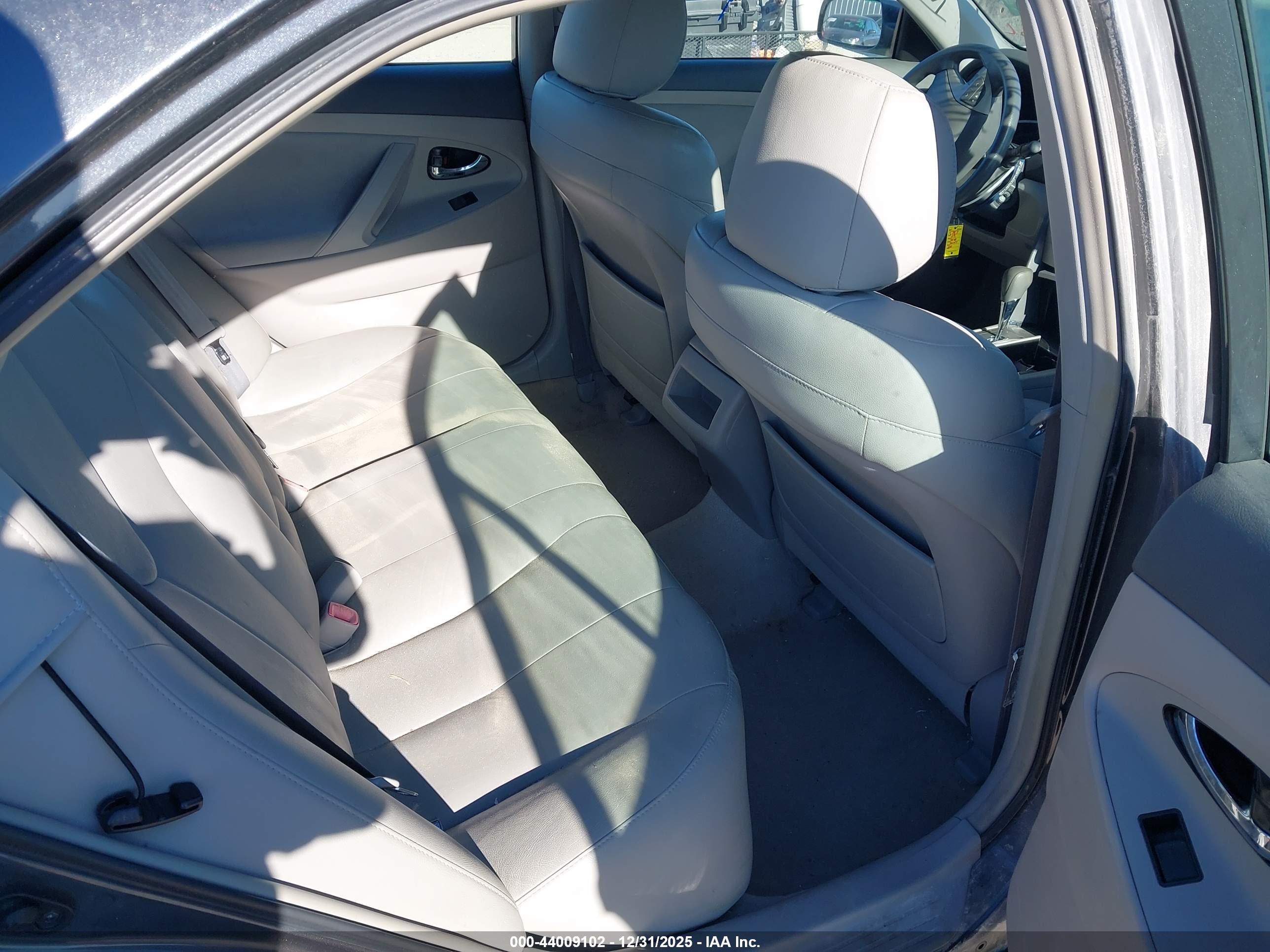 TOYOTA CAMRY image 8