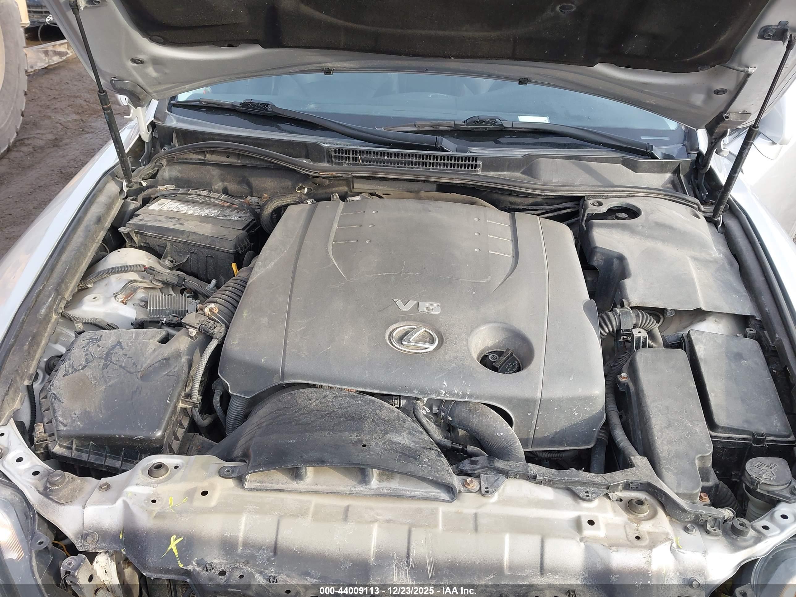LEXUS IS image 10