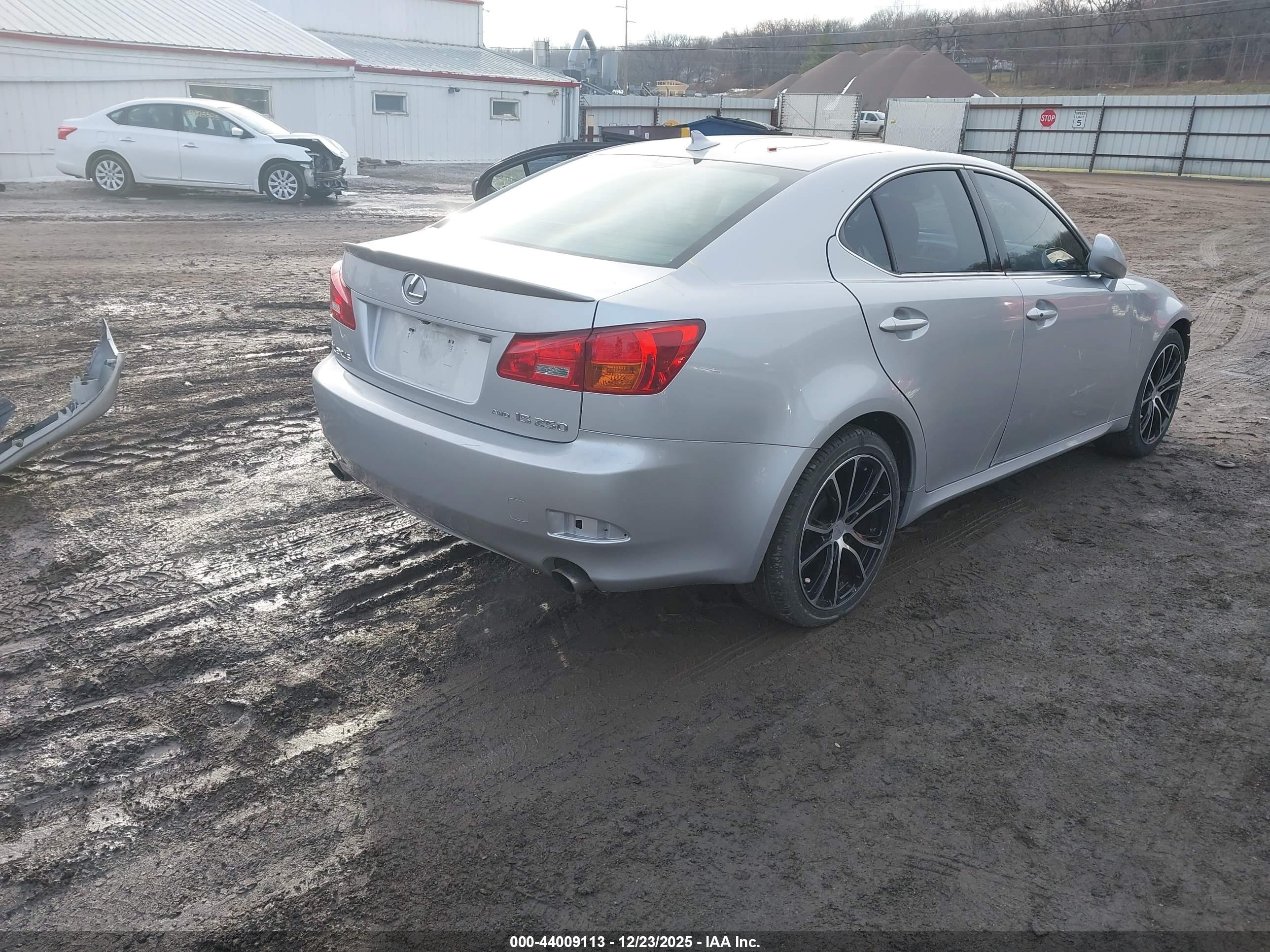 LEXUS IS image 4
