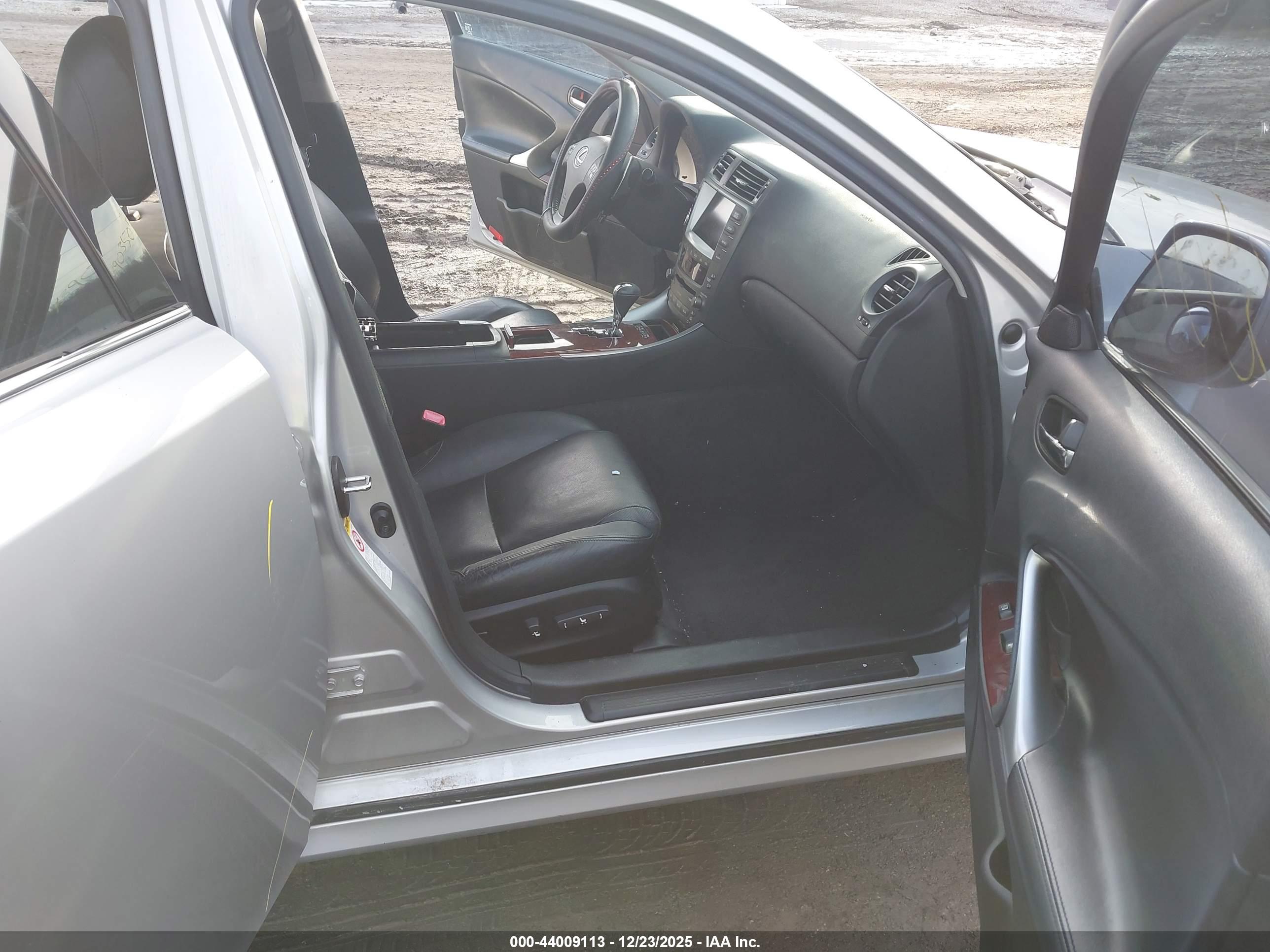 LEXUS IS image 5