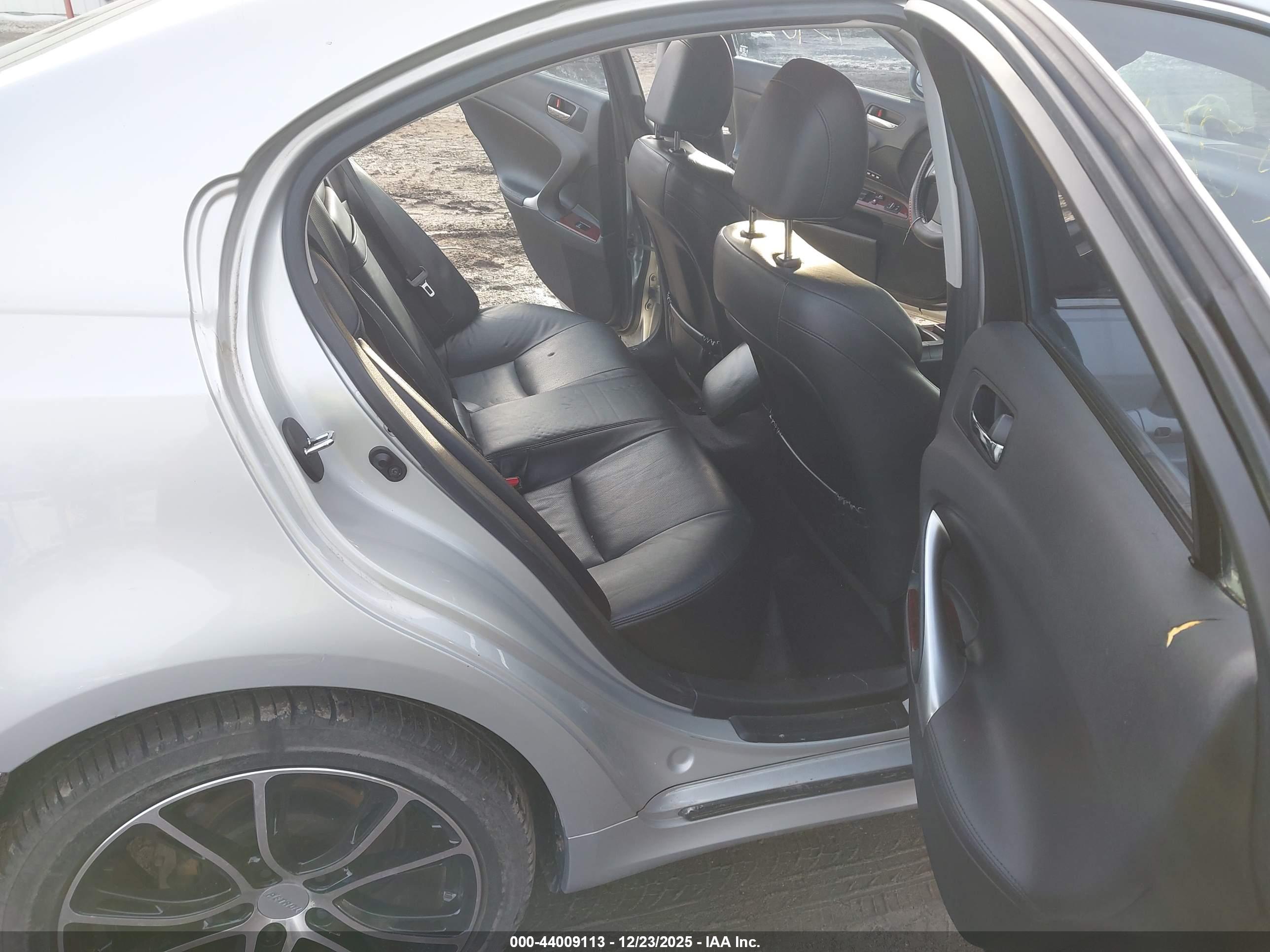 LEXUS IS image 8