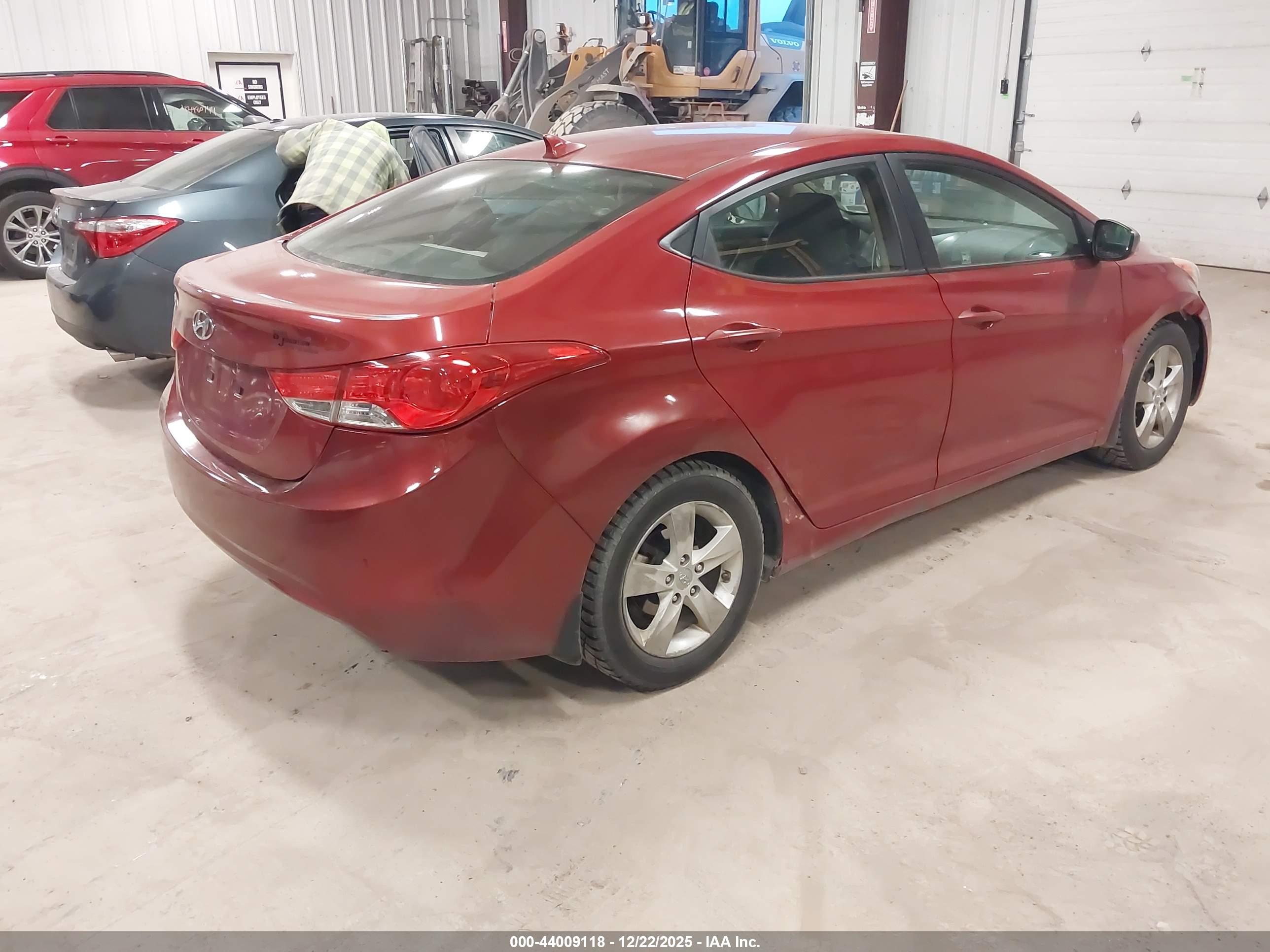 HYUNDAI ELANTRA image 4