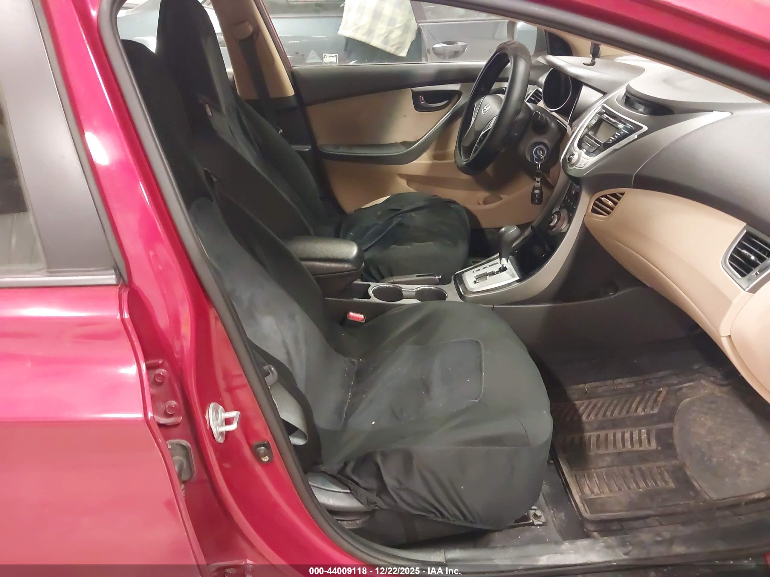 HYUNDAI ELANTRA image 5
