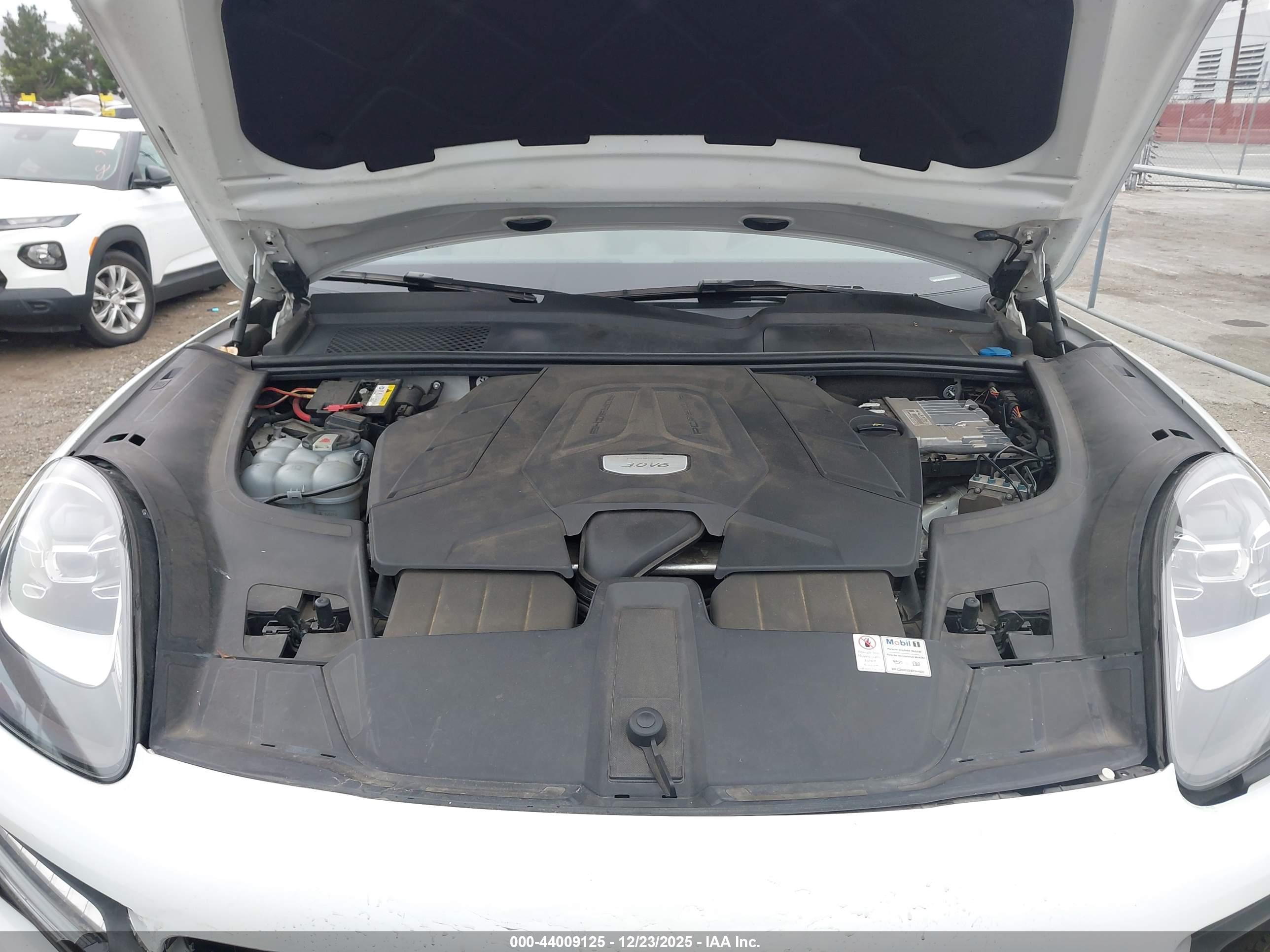 PORSCHE CAYENNE image 10