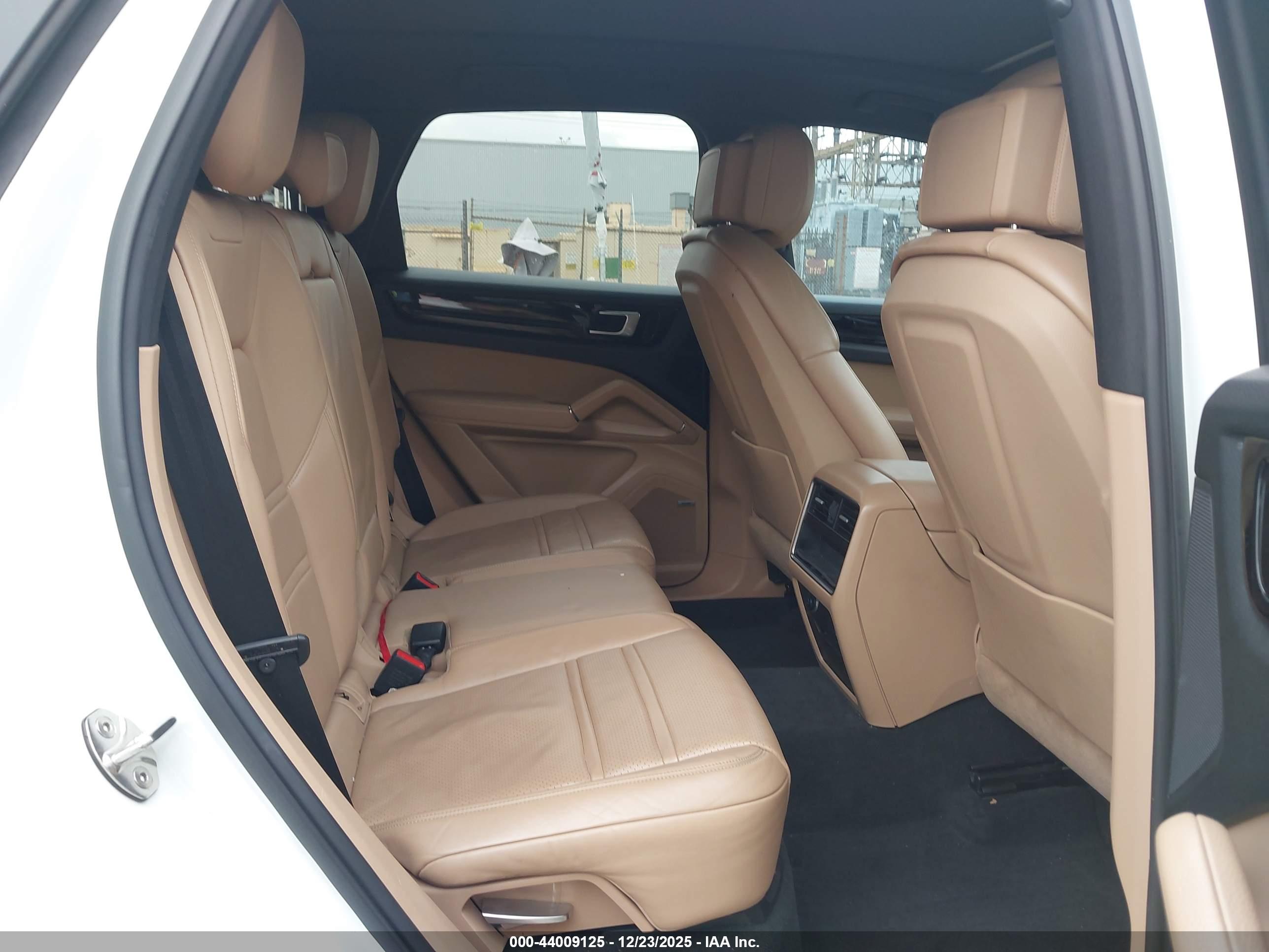 PORSCHE CAYENNE image 8