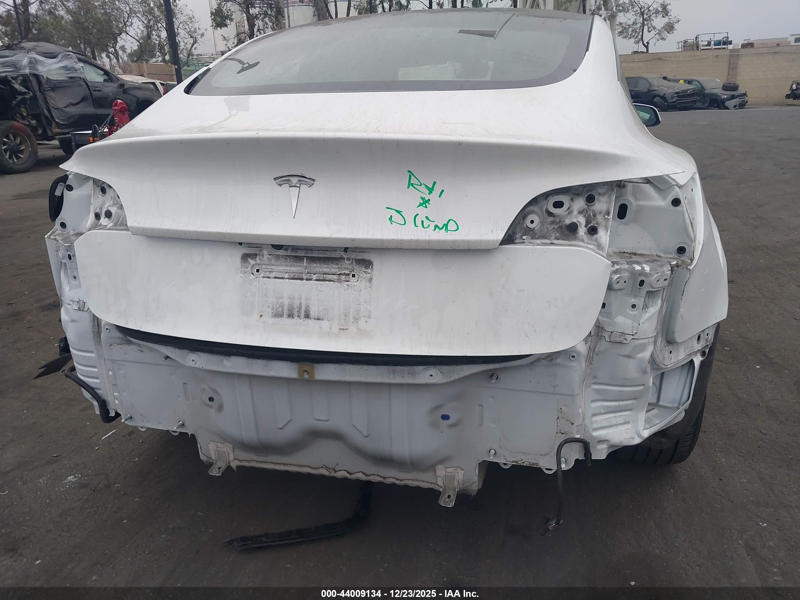 TESLA MODEL image 6