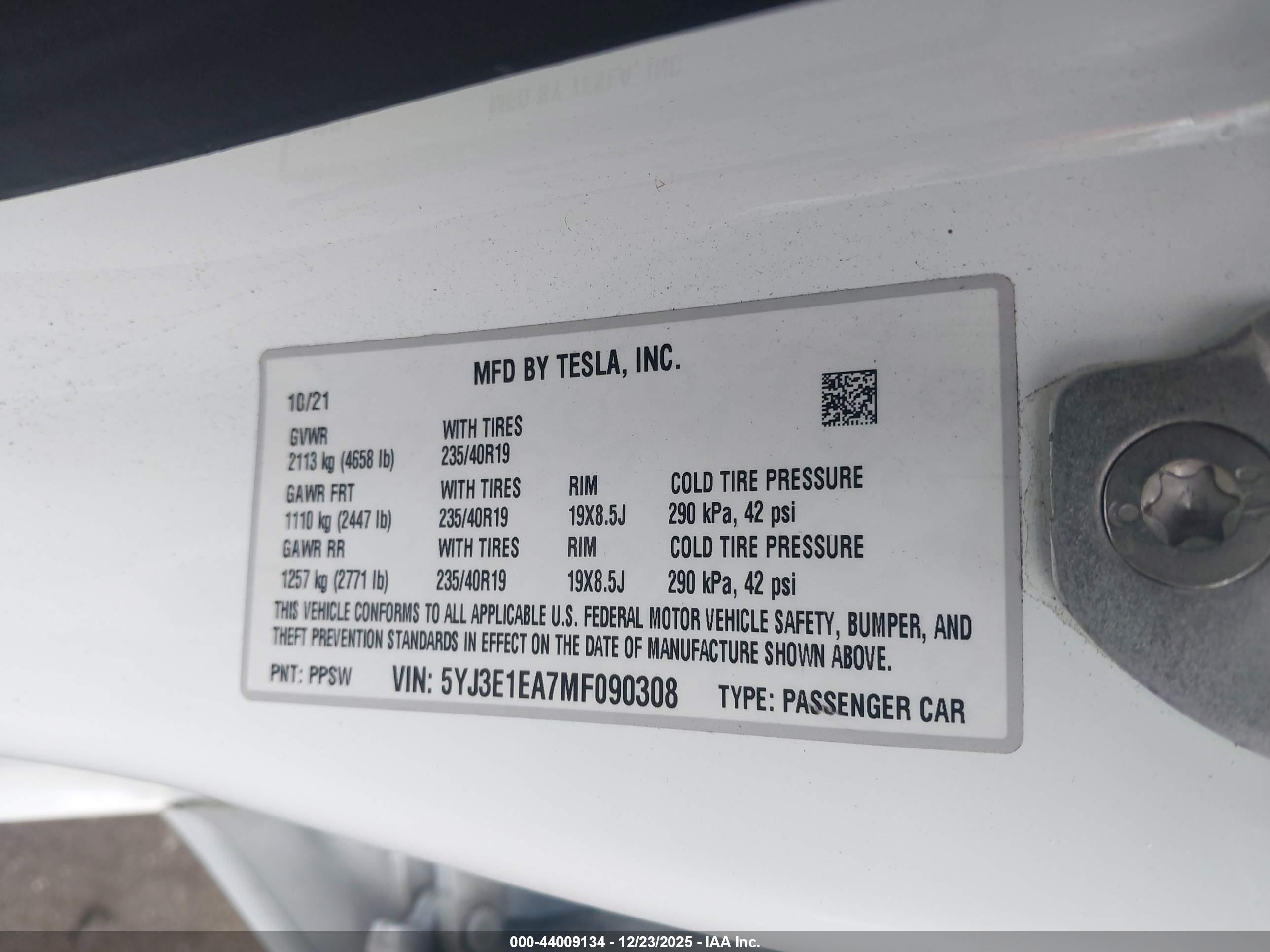 TESLA MODEL image 9