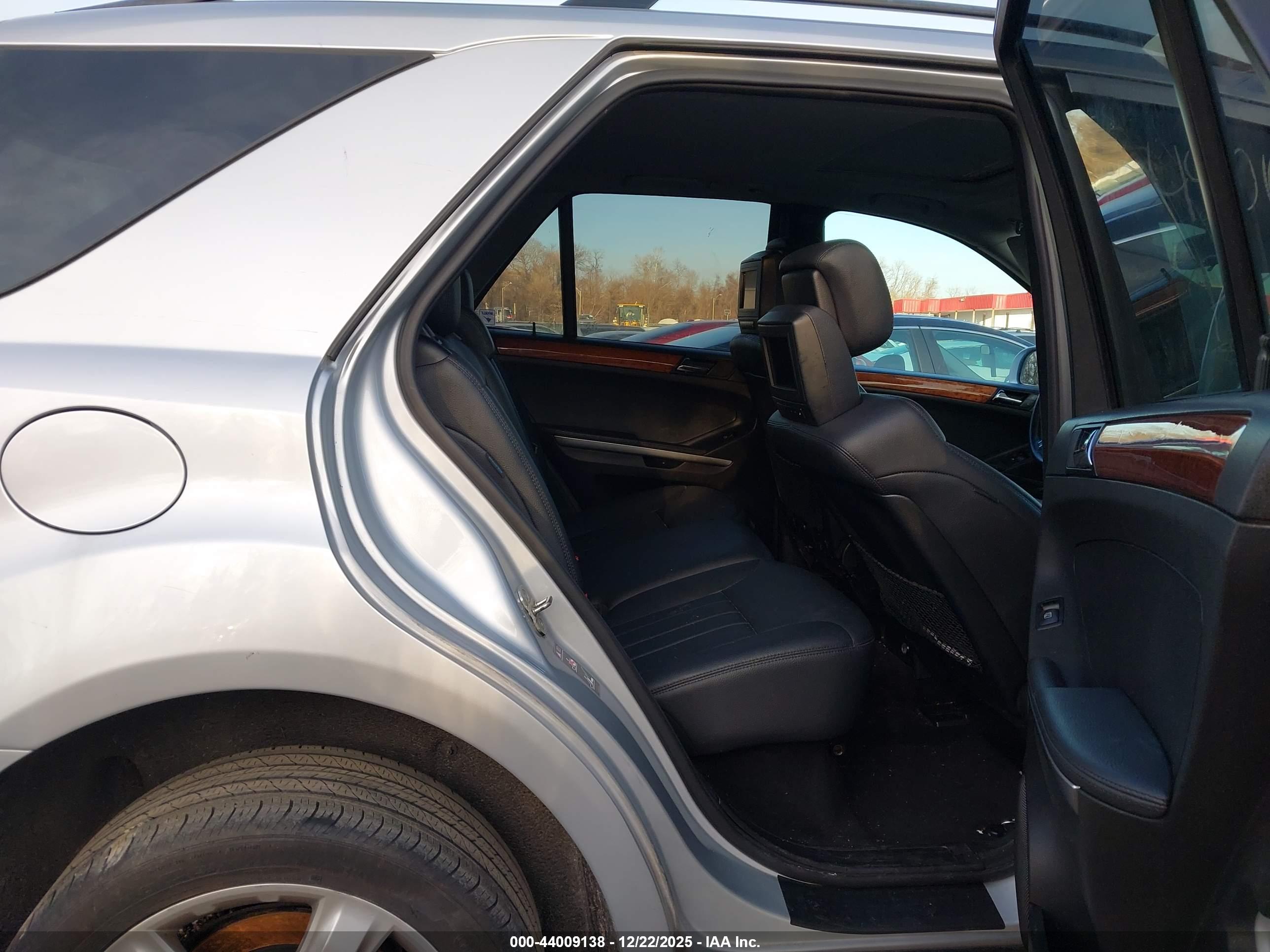 MERCEDES-BENZ ML image 8