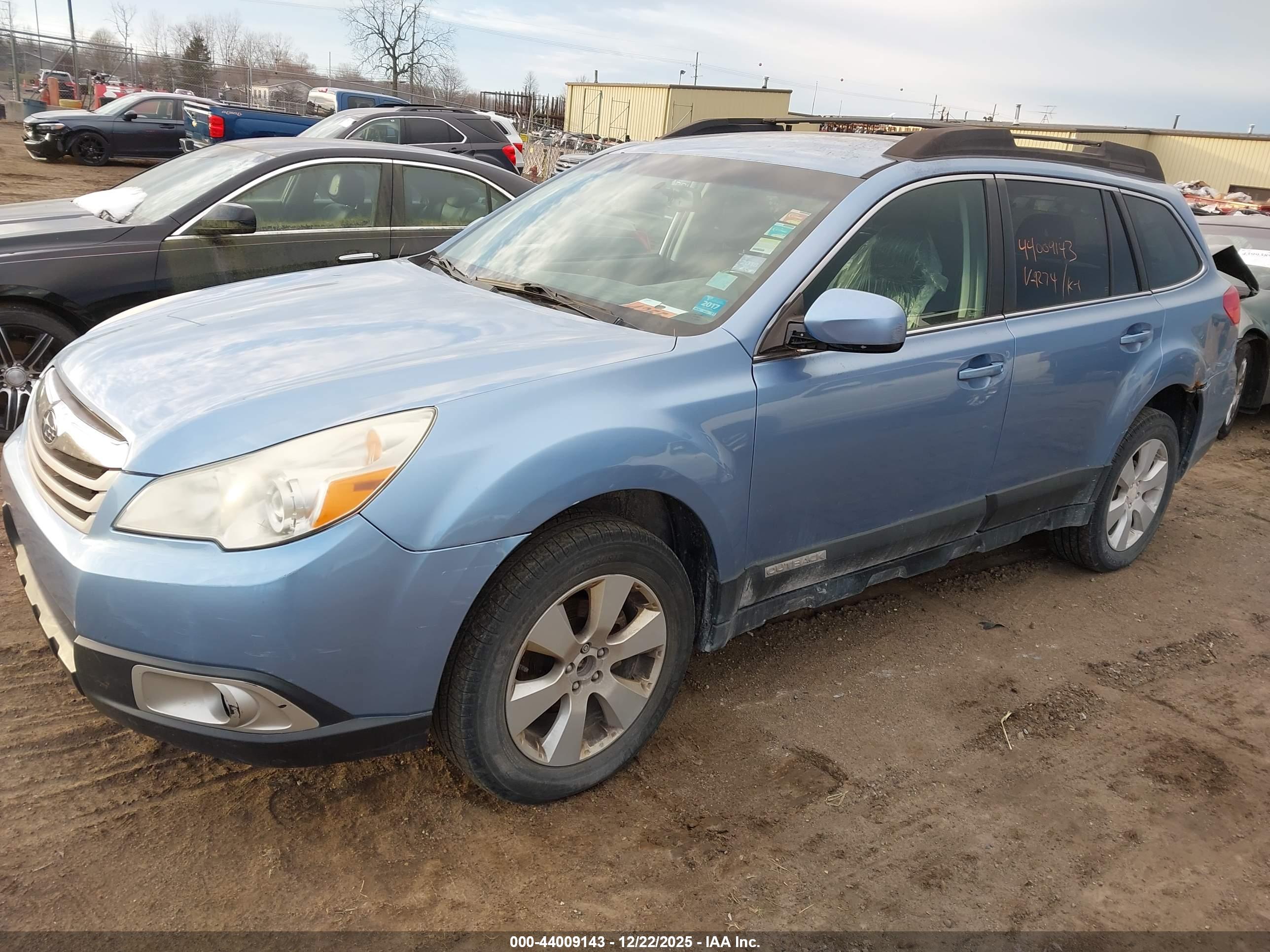 SUBARU OUTBACK image 2