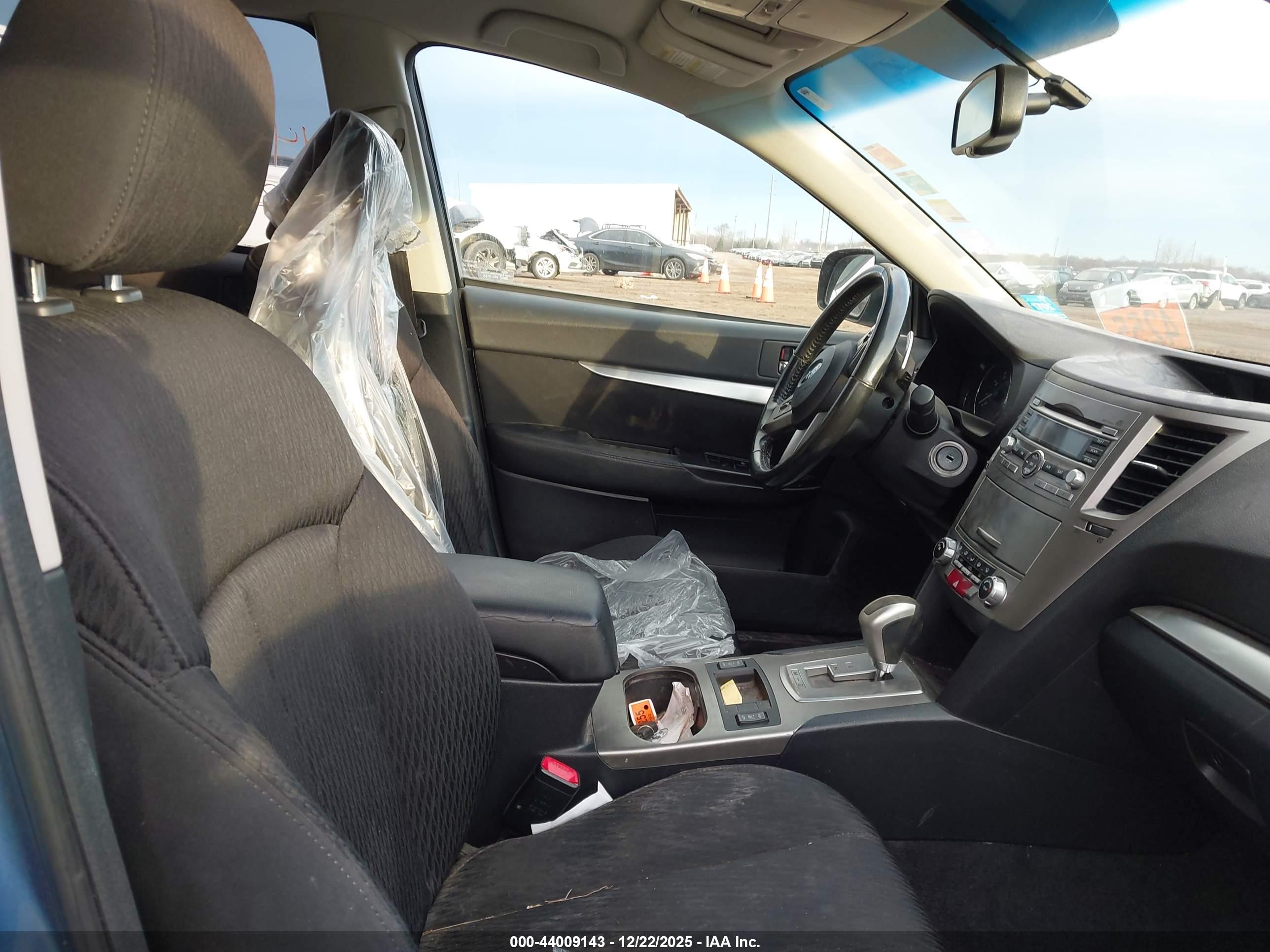 SUBARU OUTBACK image 5