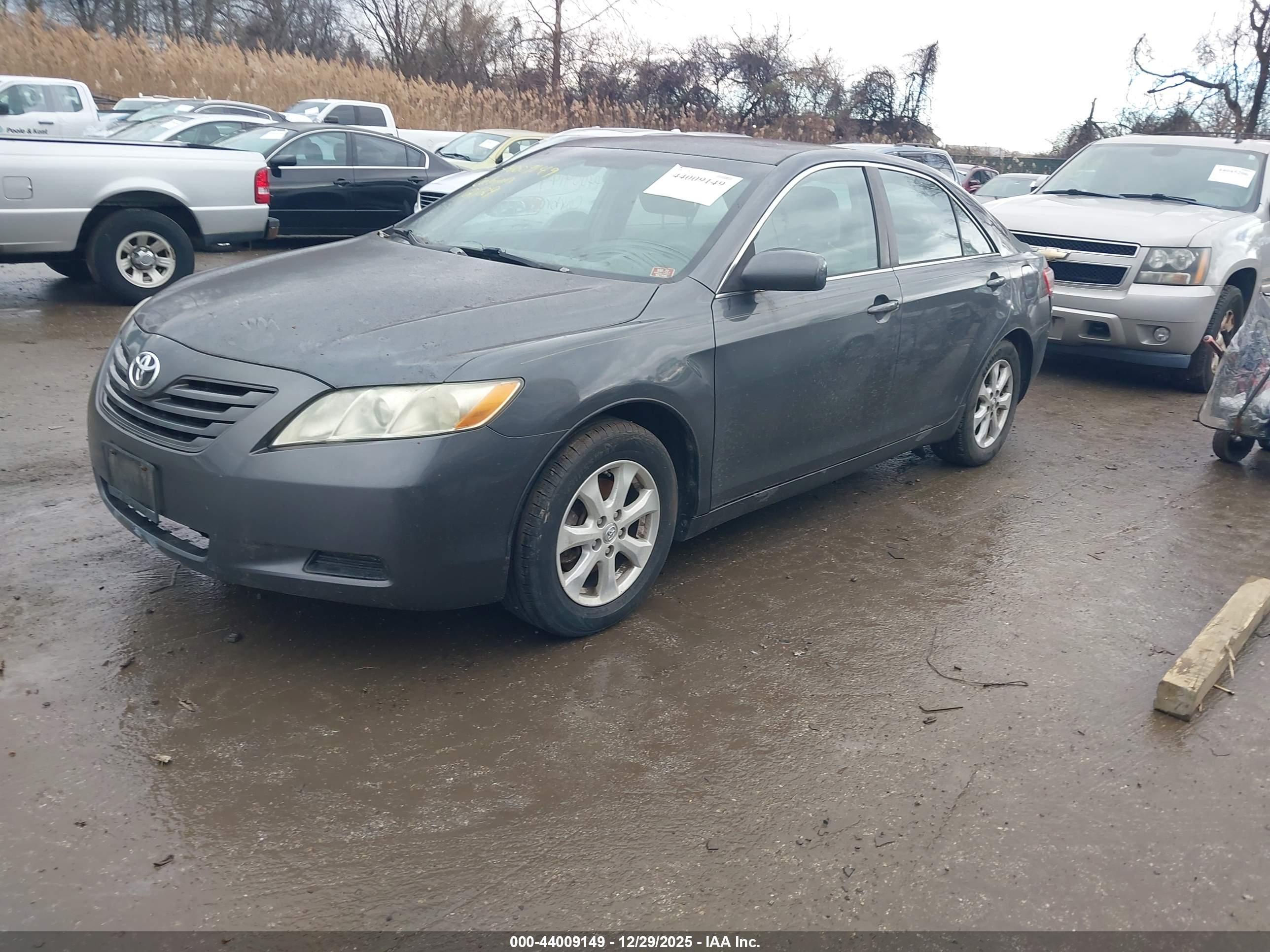 TOYOTA CAMRY image 2