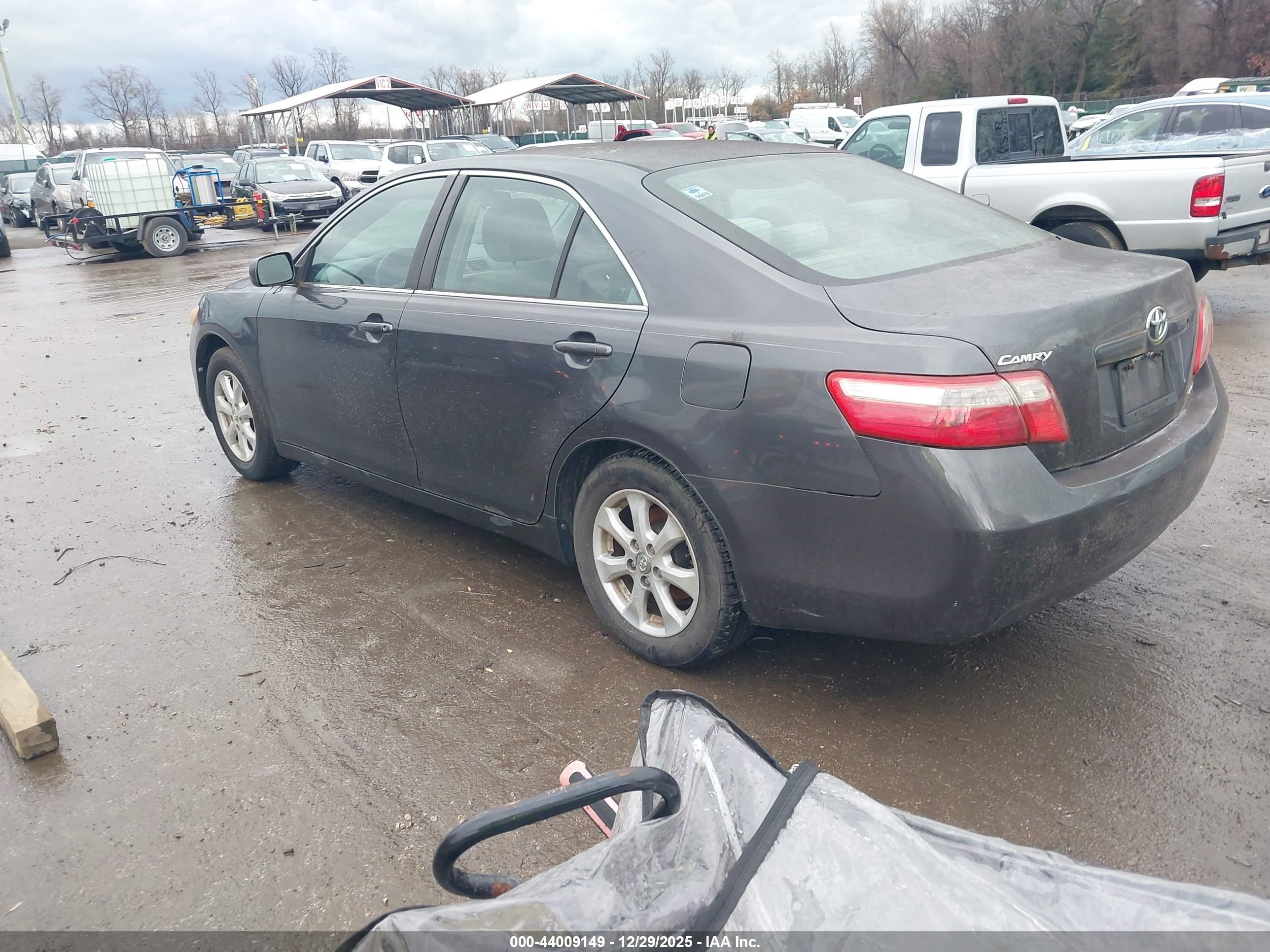 TOYOTA CAMRY image 3