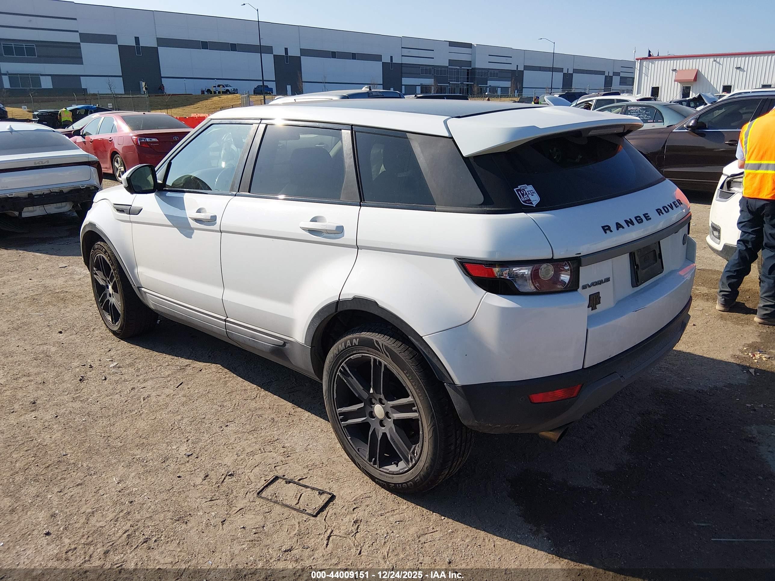 LAND ROVER image 3