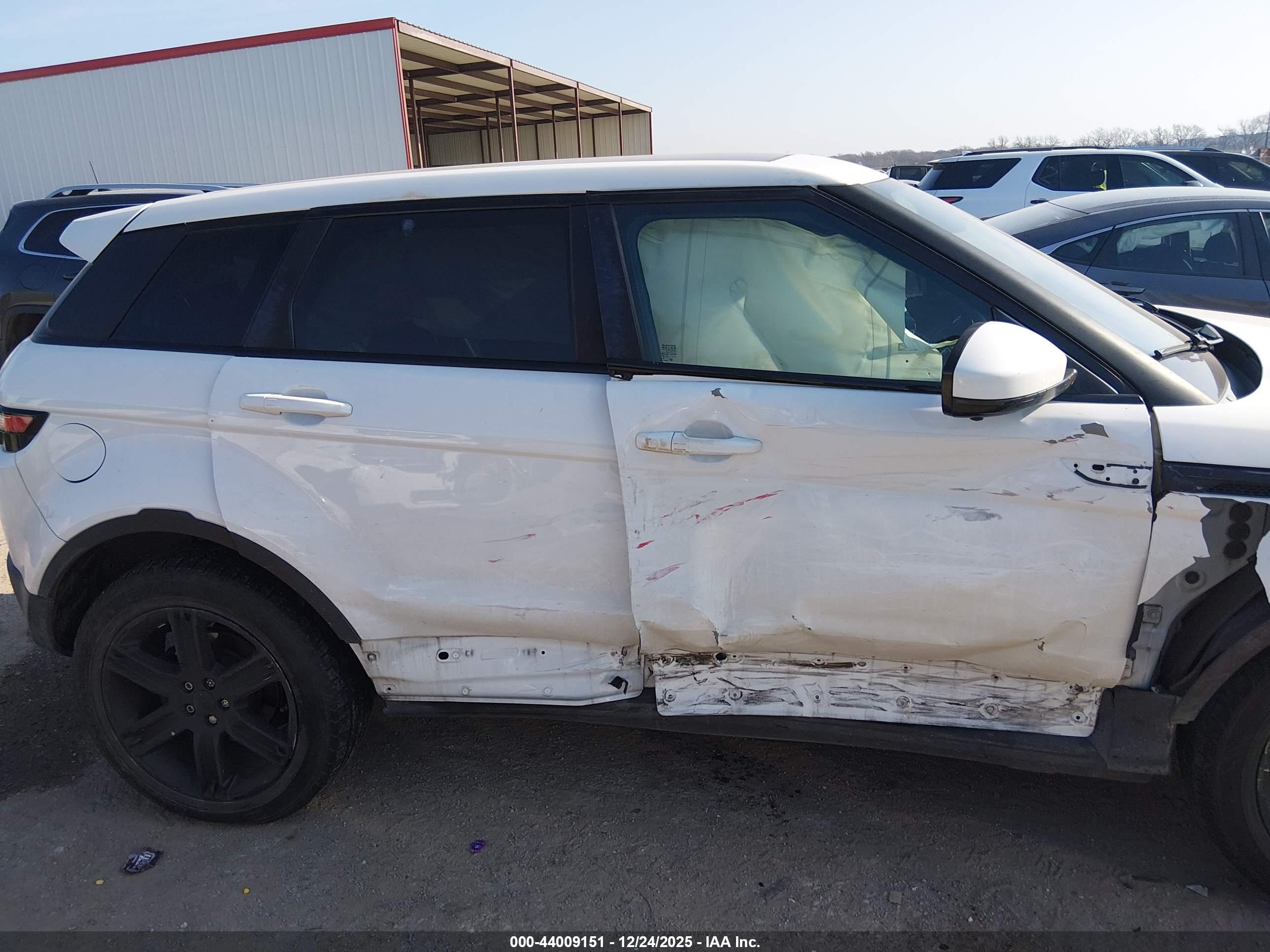 LAND ROVER image 6