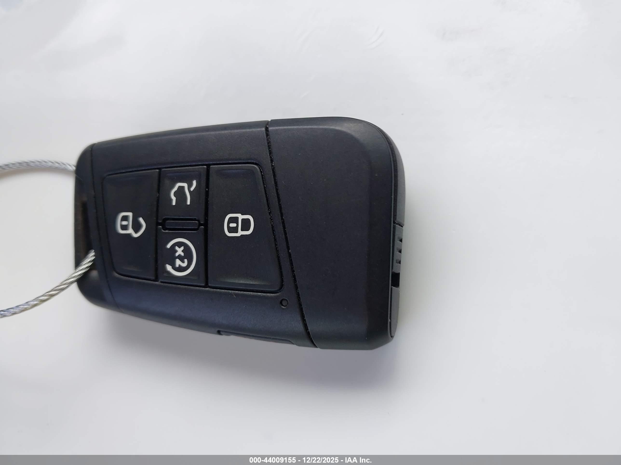 VOLKSWAGEN TAOS image 11