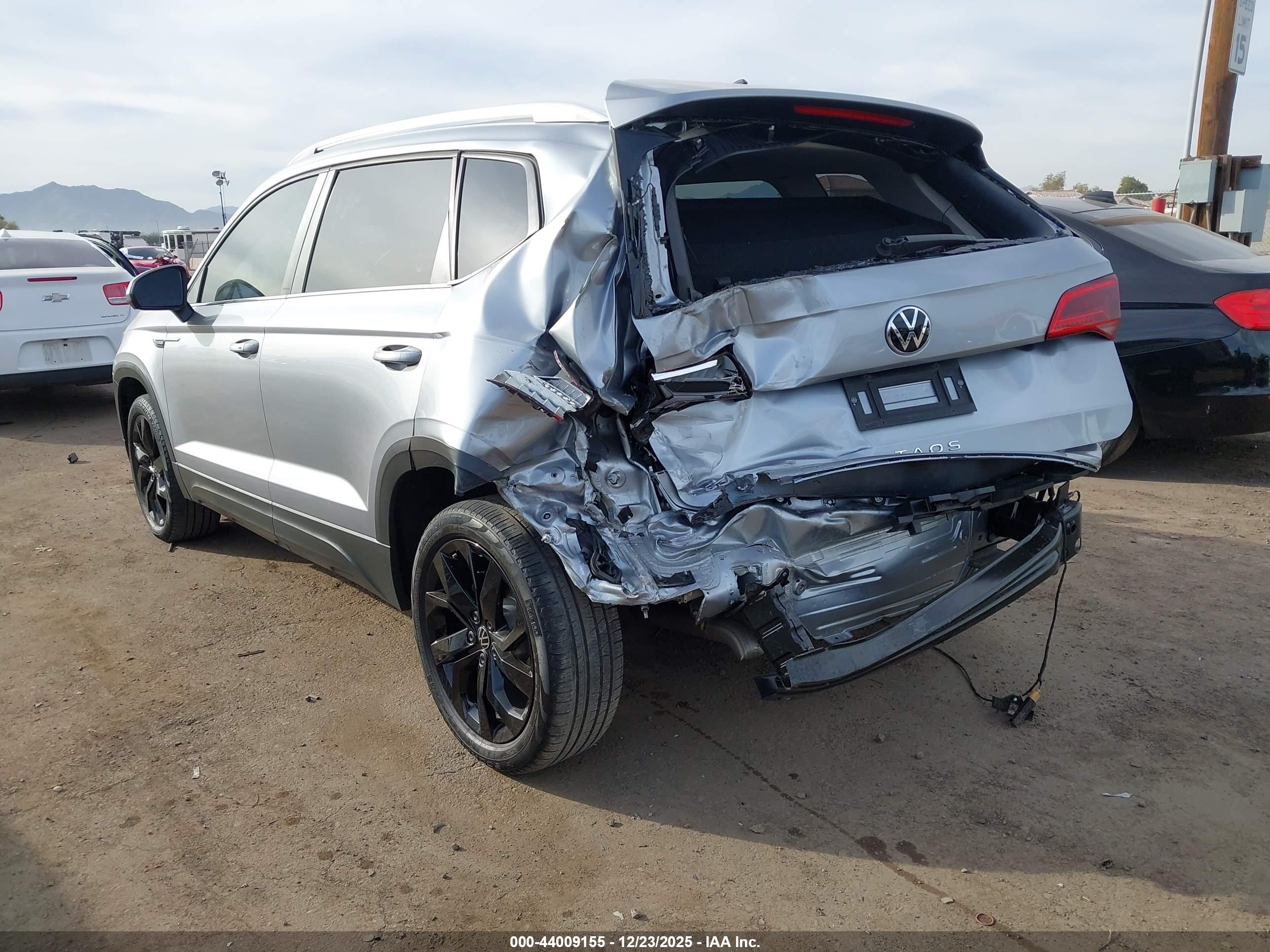 VOLKSWAGEN TAOS image 3