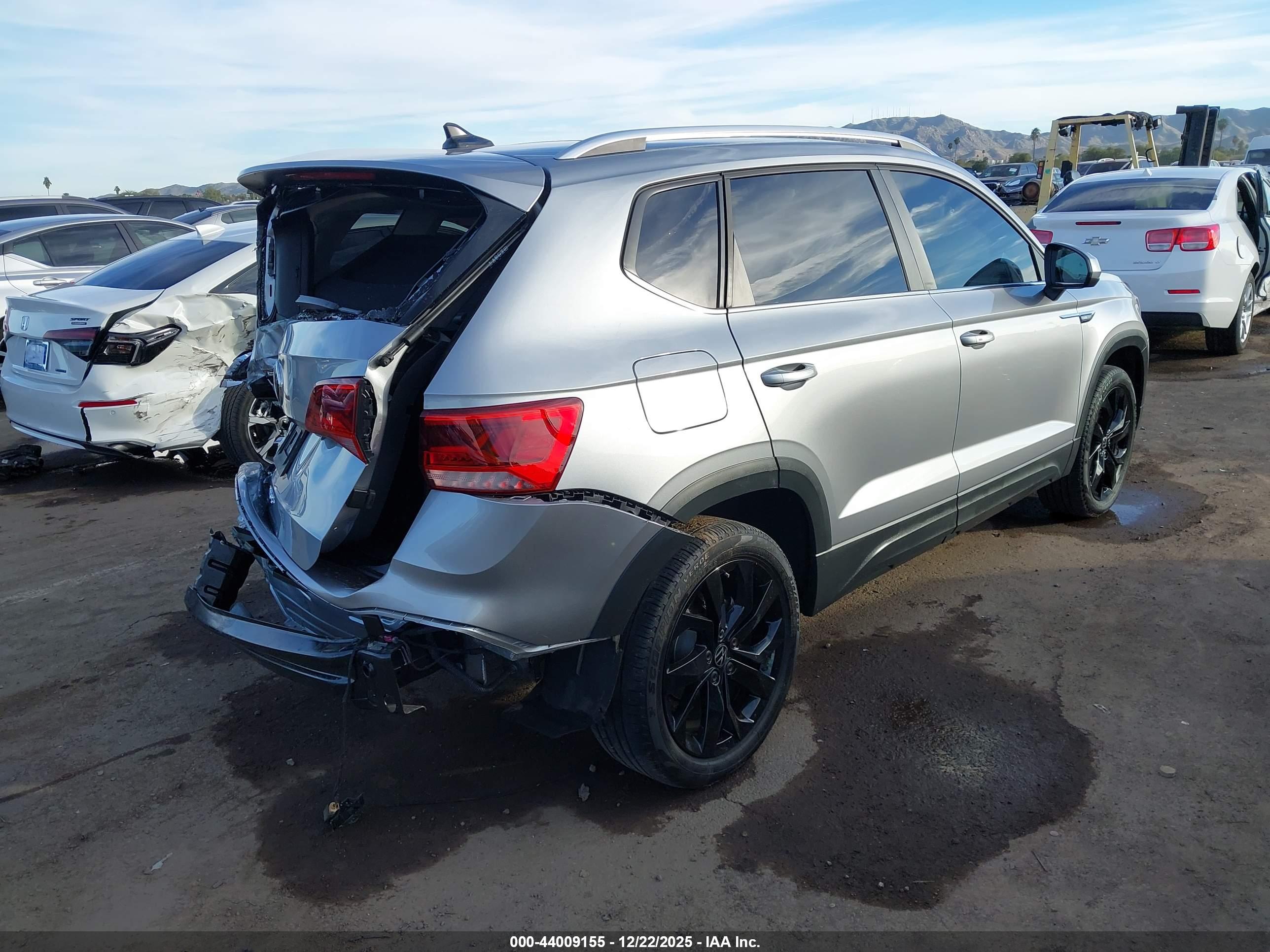 VOLKSWAGEN TAOS image 4