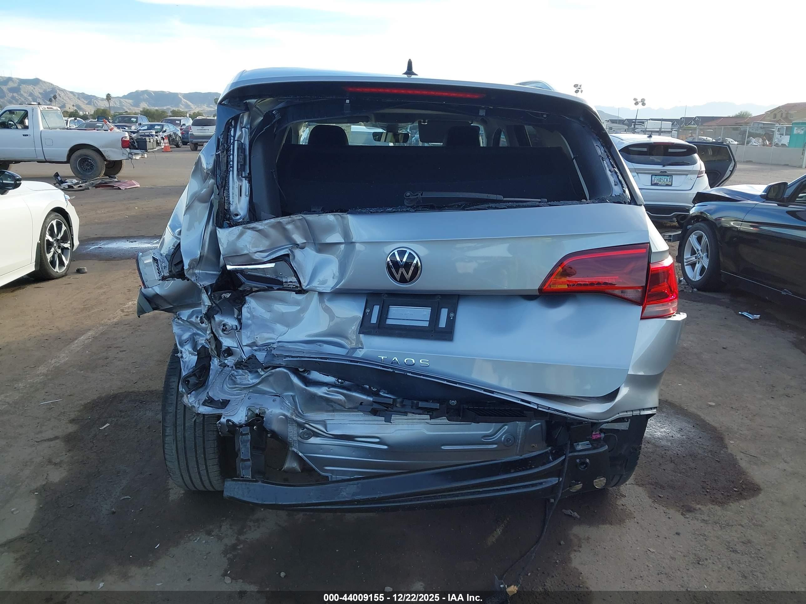 VOLKSWAGEN TAOS image 6