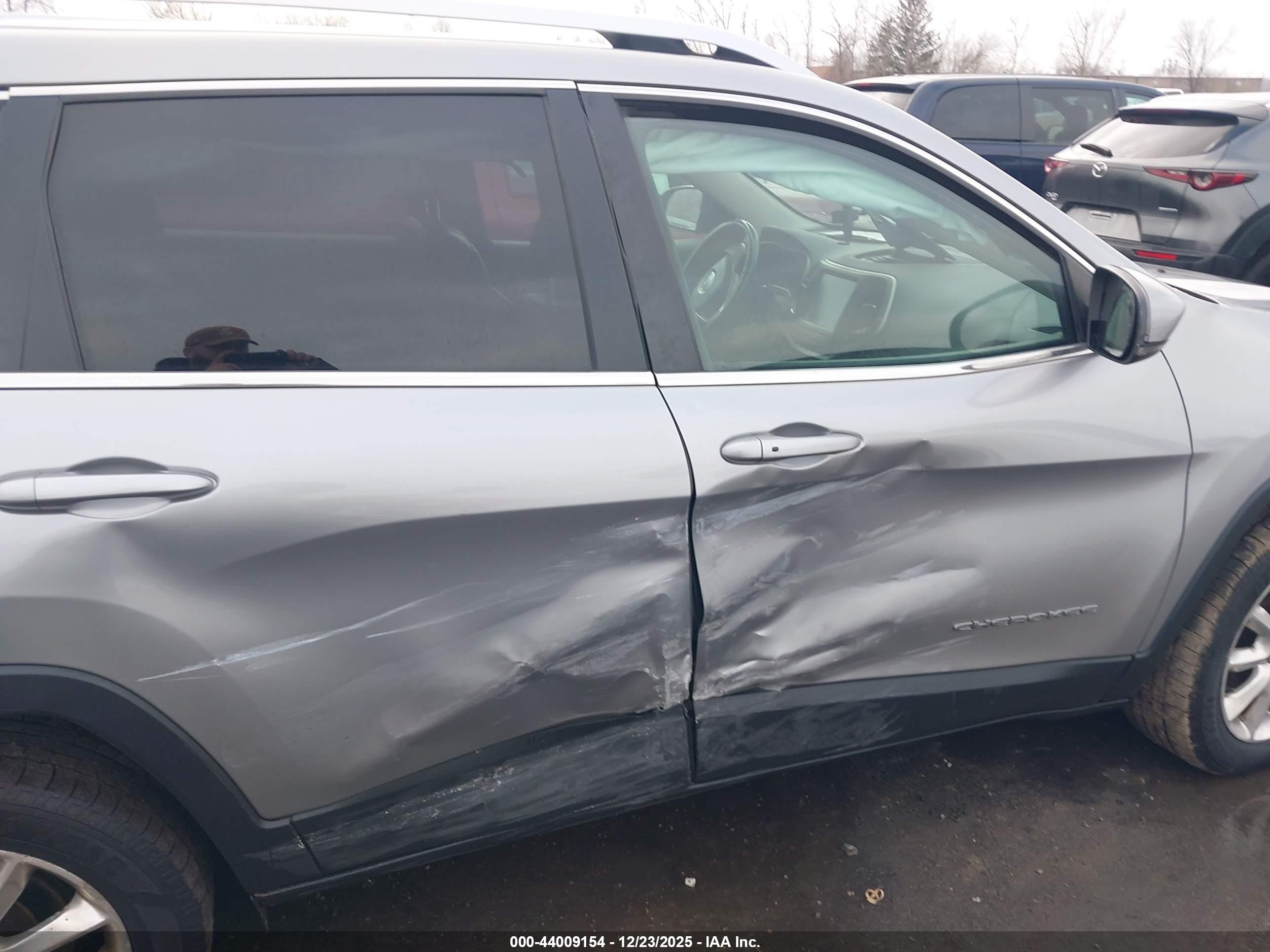 JEEP CHEROKEE image 6