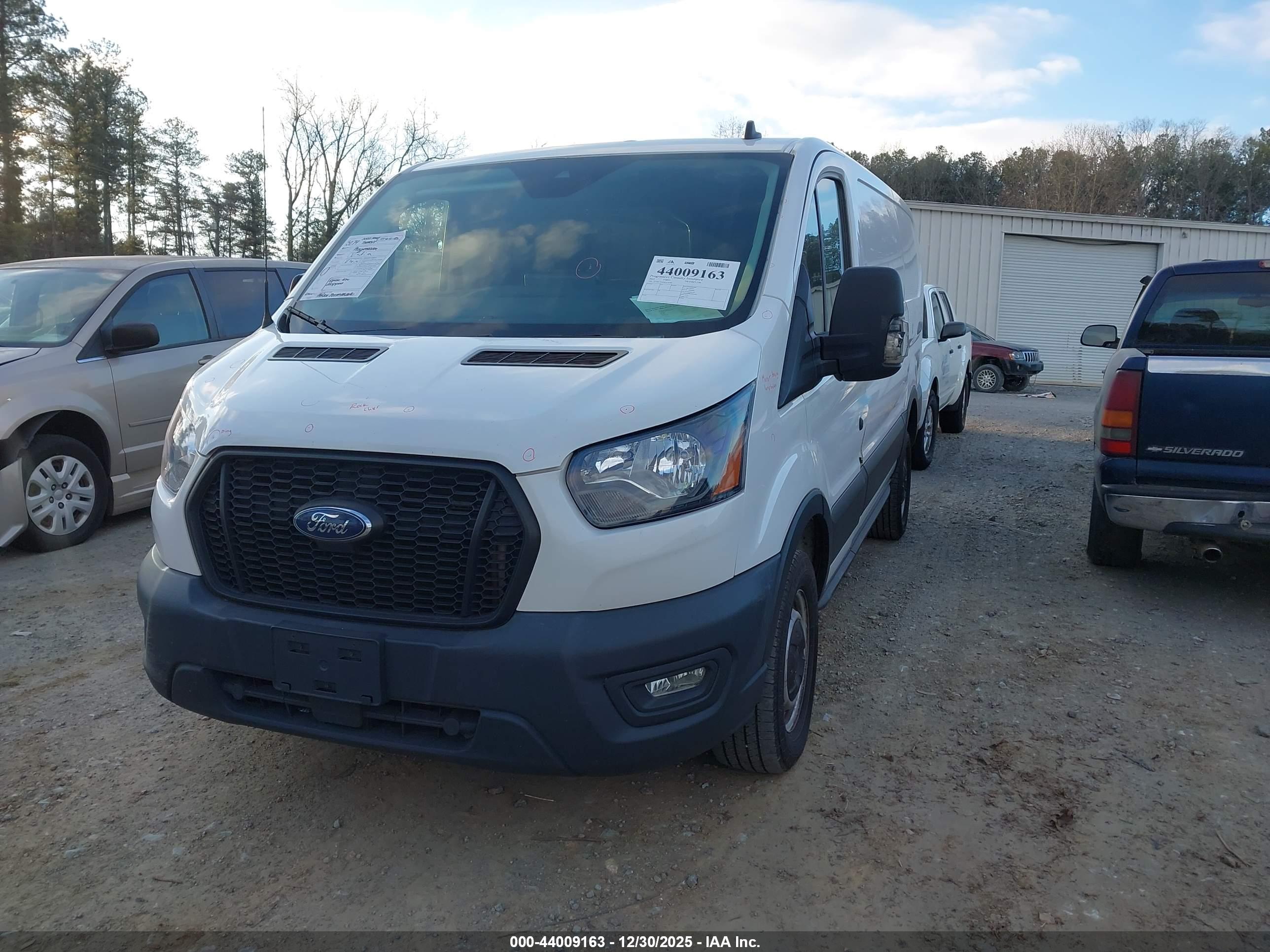 FORD TRANSIT-250 image 2