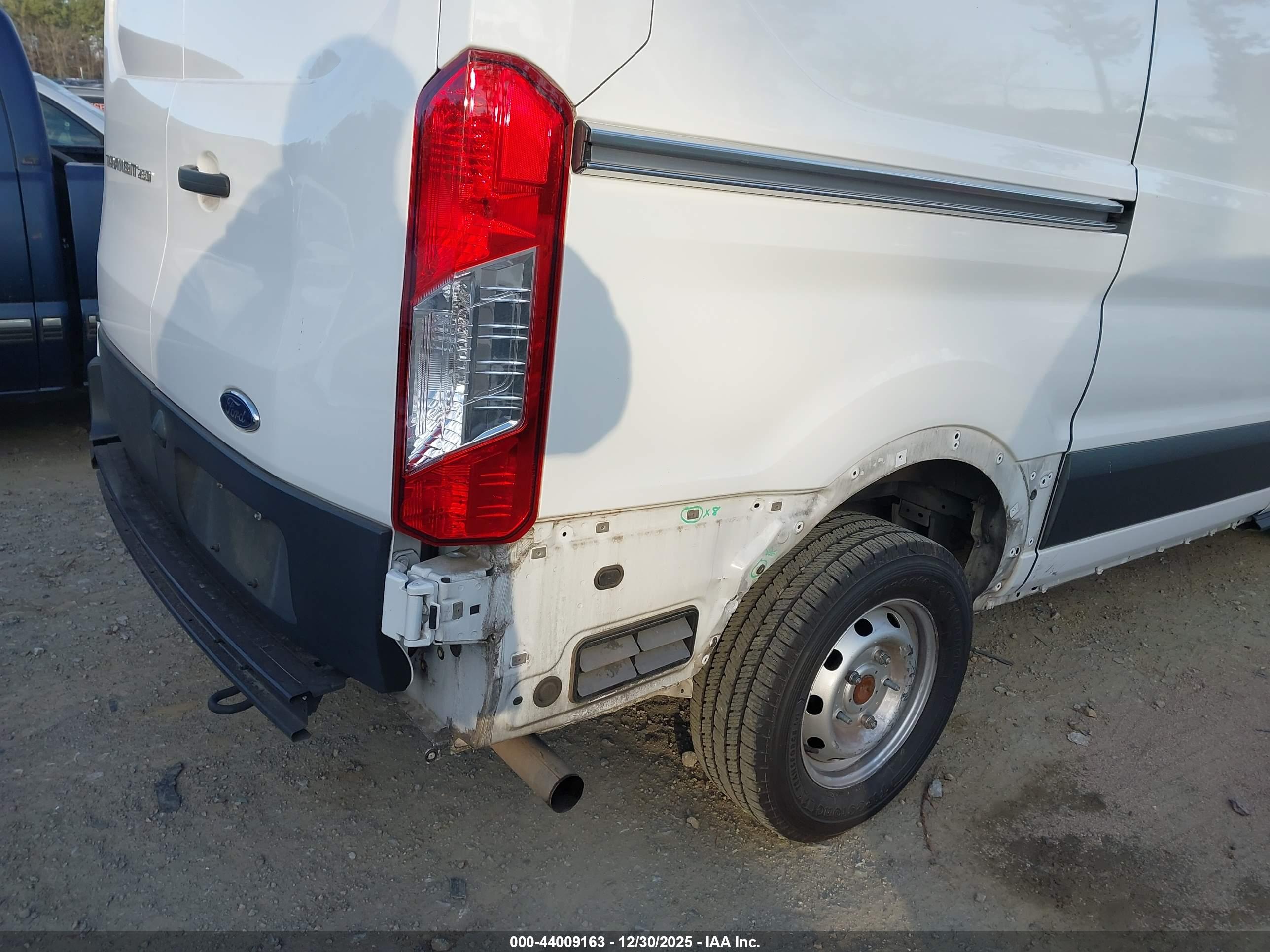 FORD TRANSIT-250 image 6