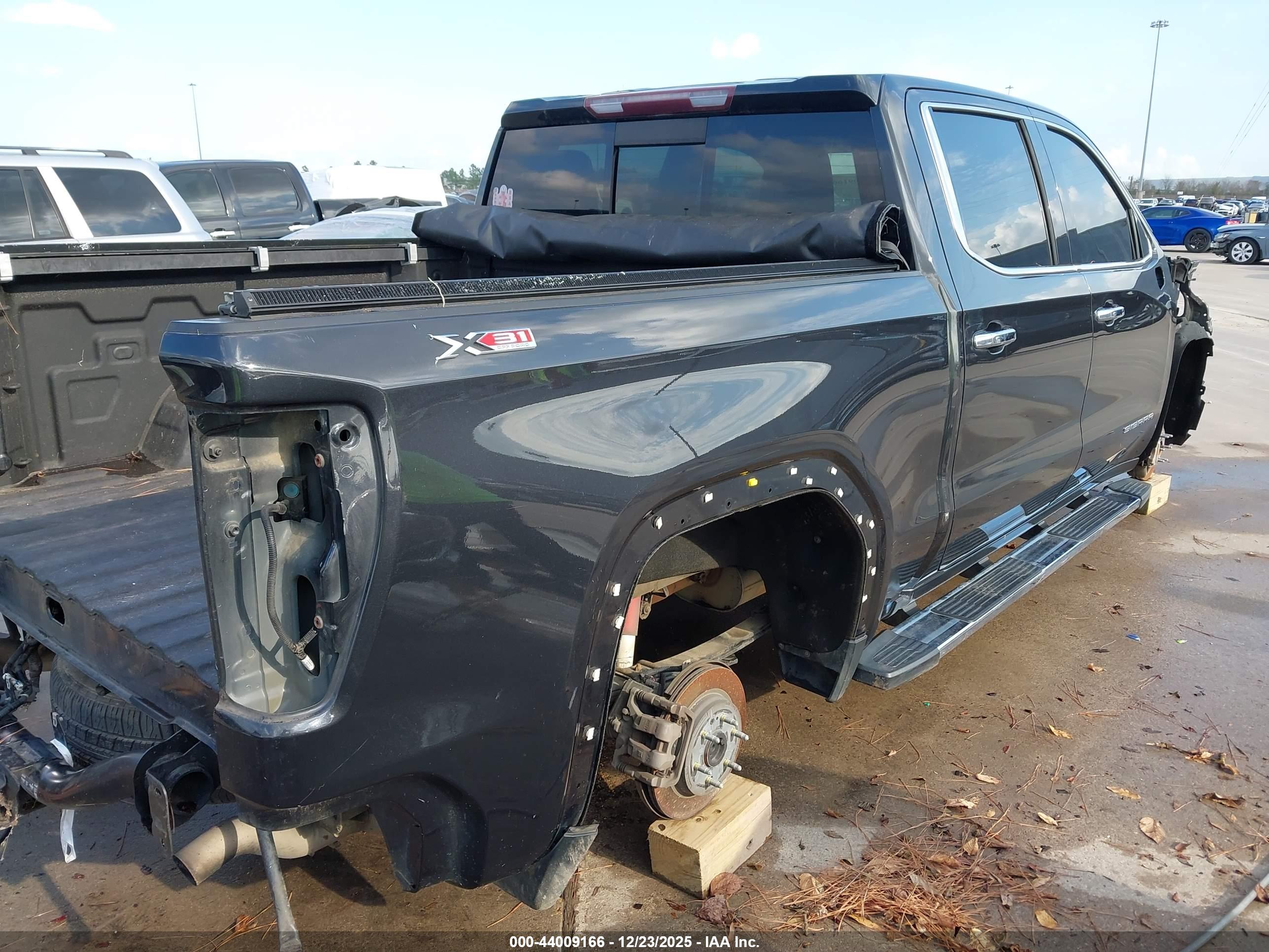 GMC SIERRA image 4