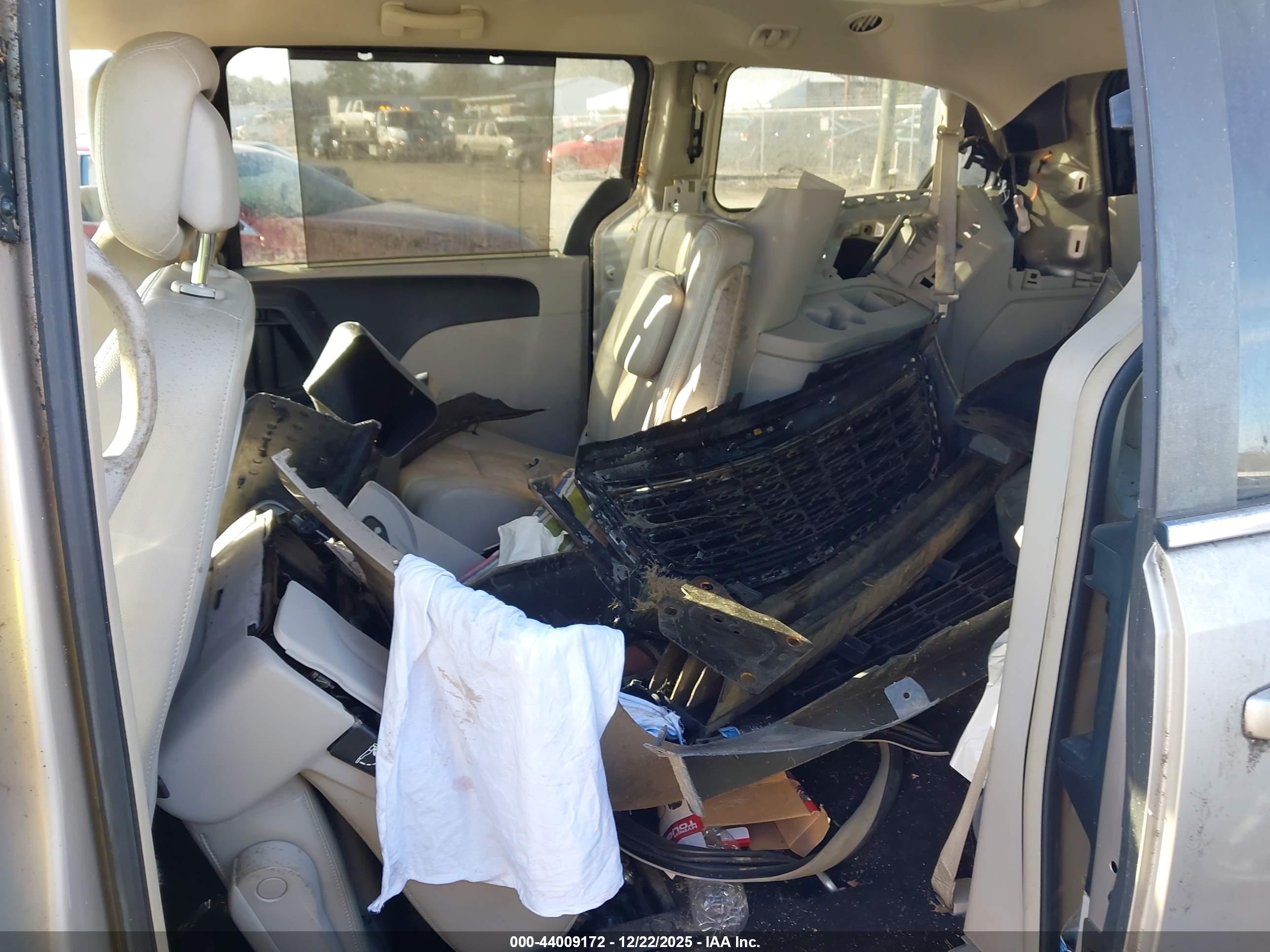 CHRYSLER TOWN image 8
