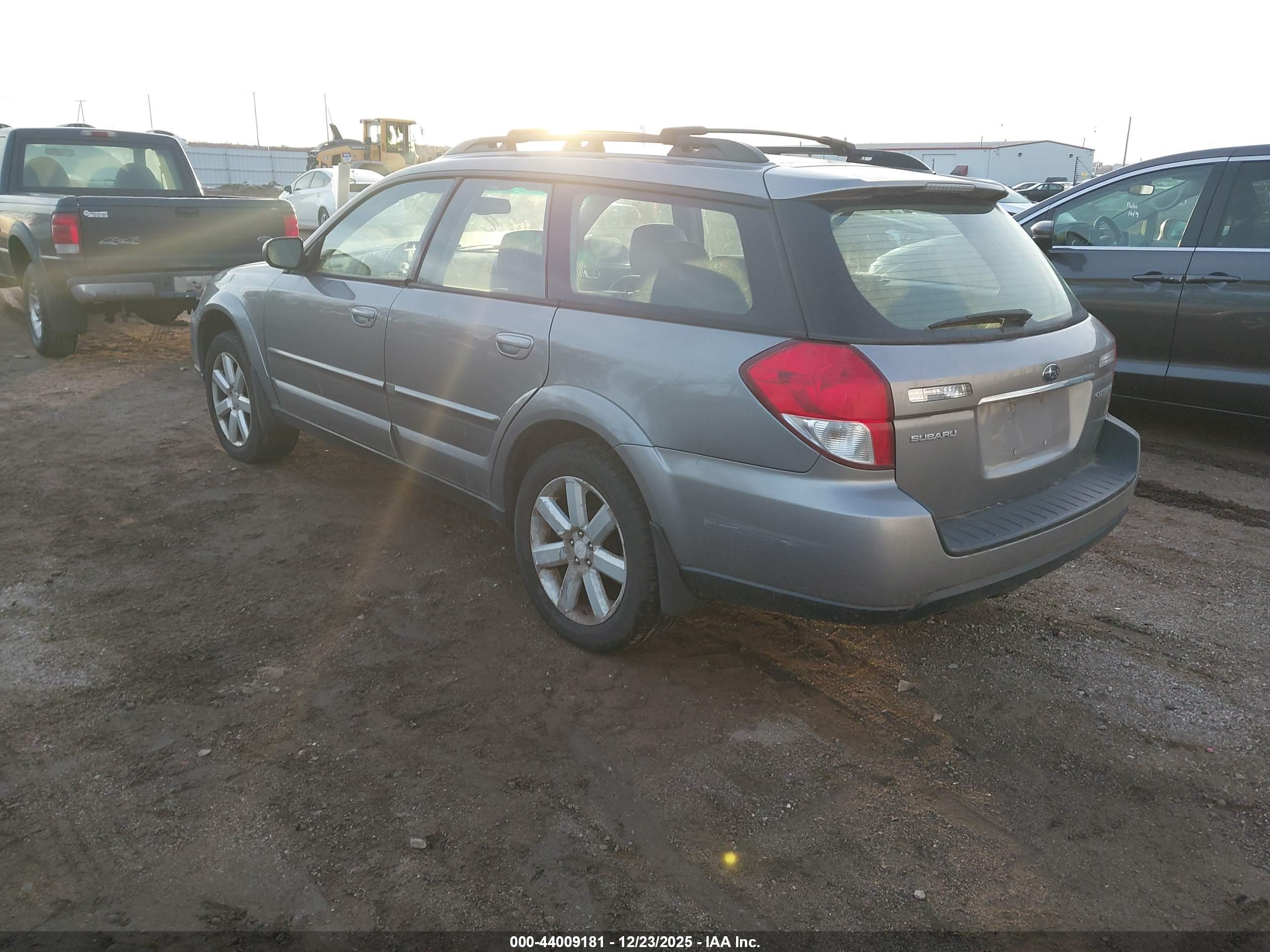 SUBARU OUTBACK image 3