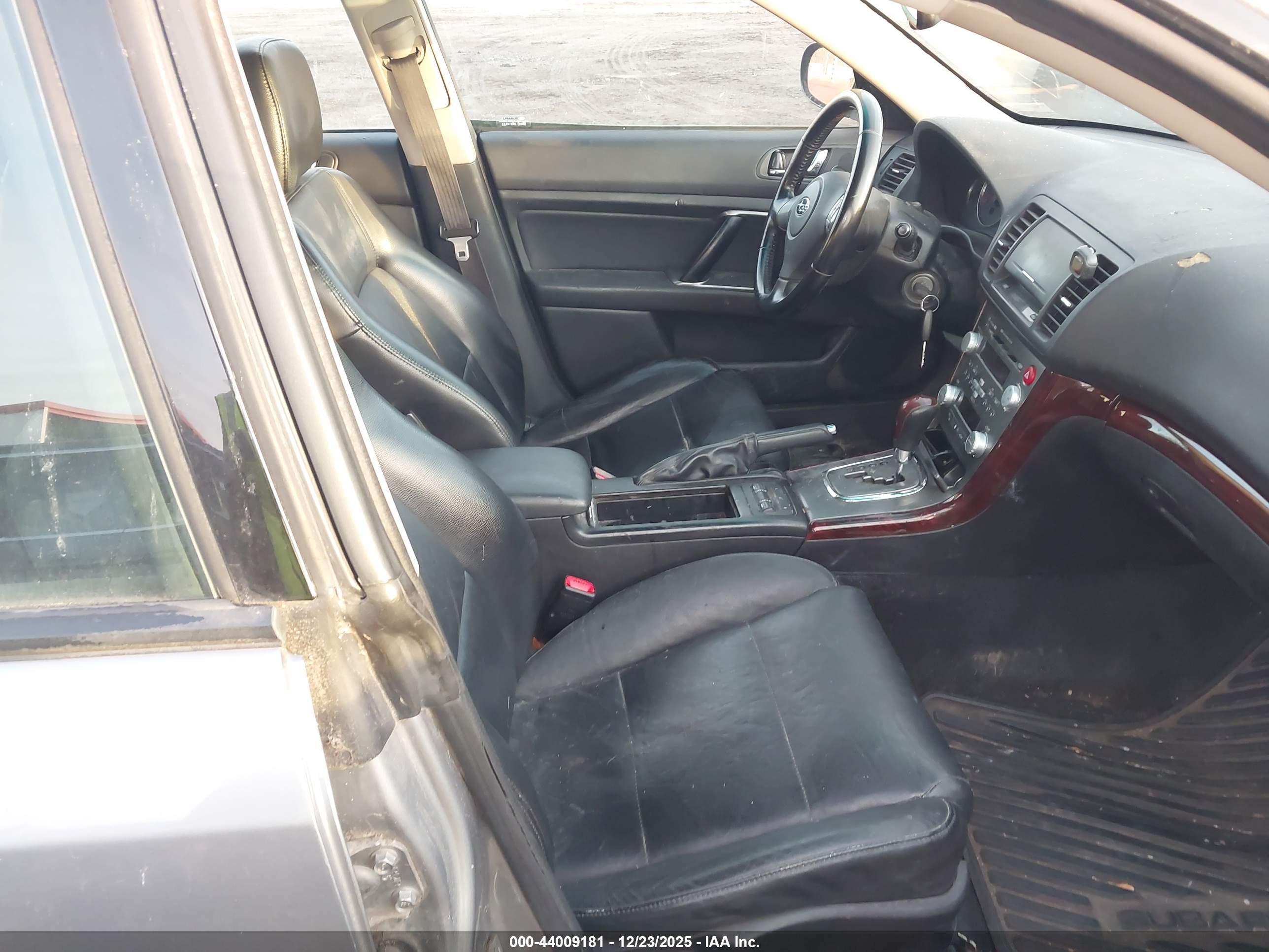 SUBARU OUTBACK image 5
