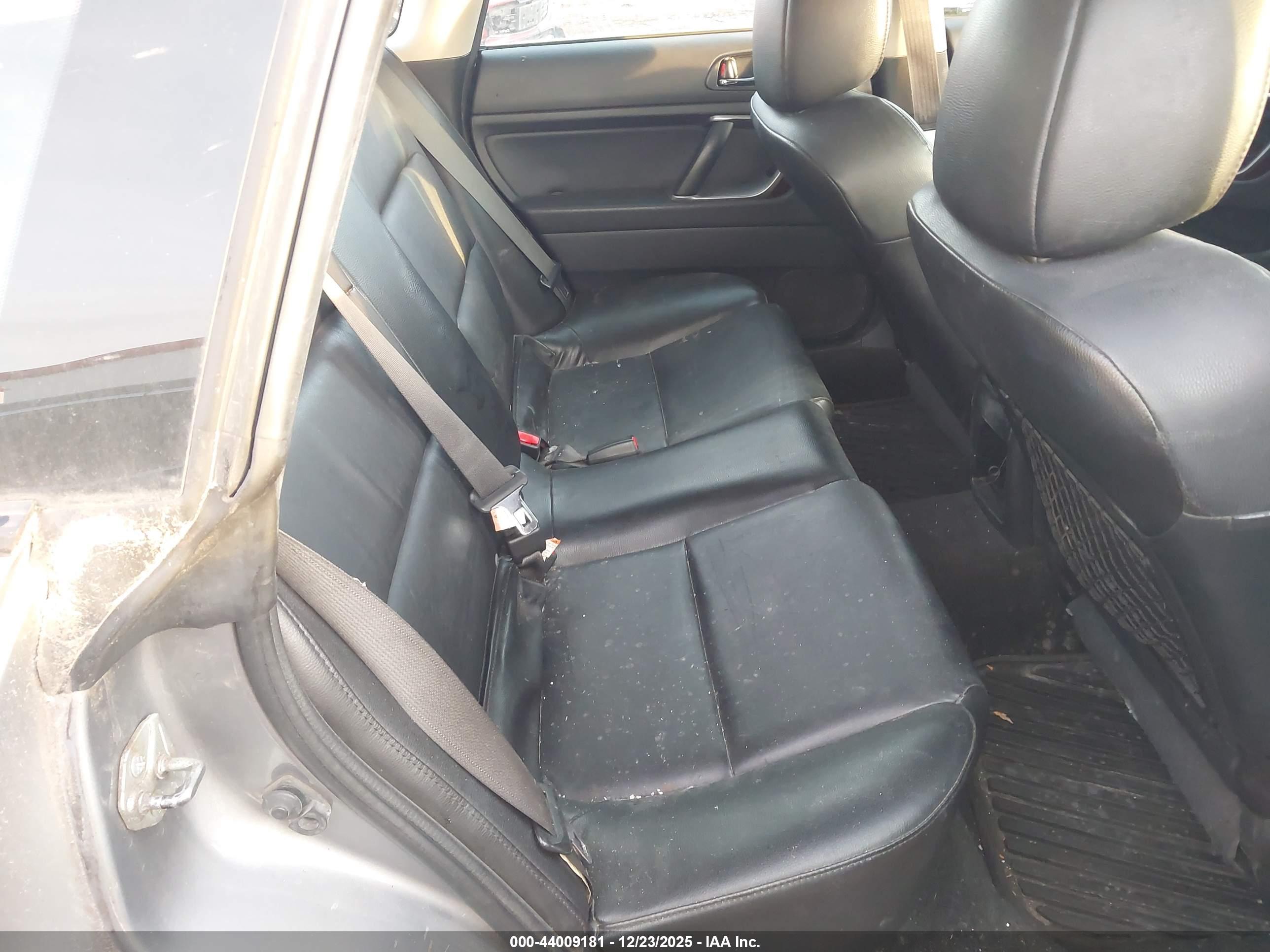 SUBARU OUTBACK image 8