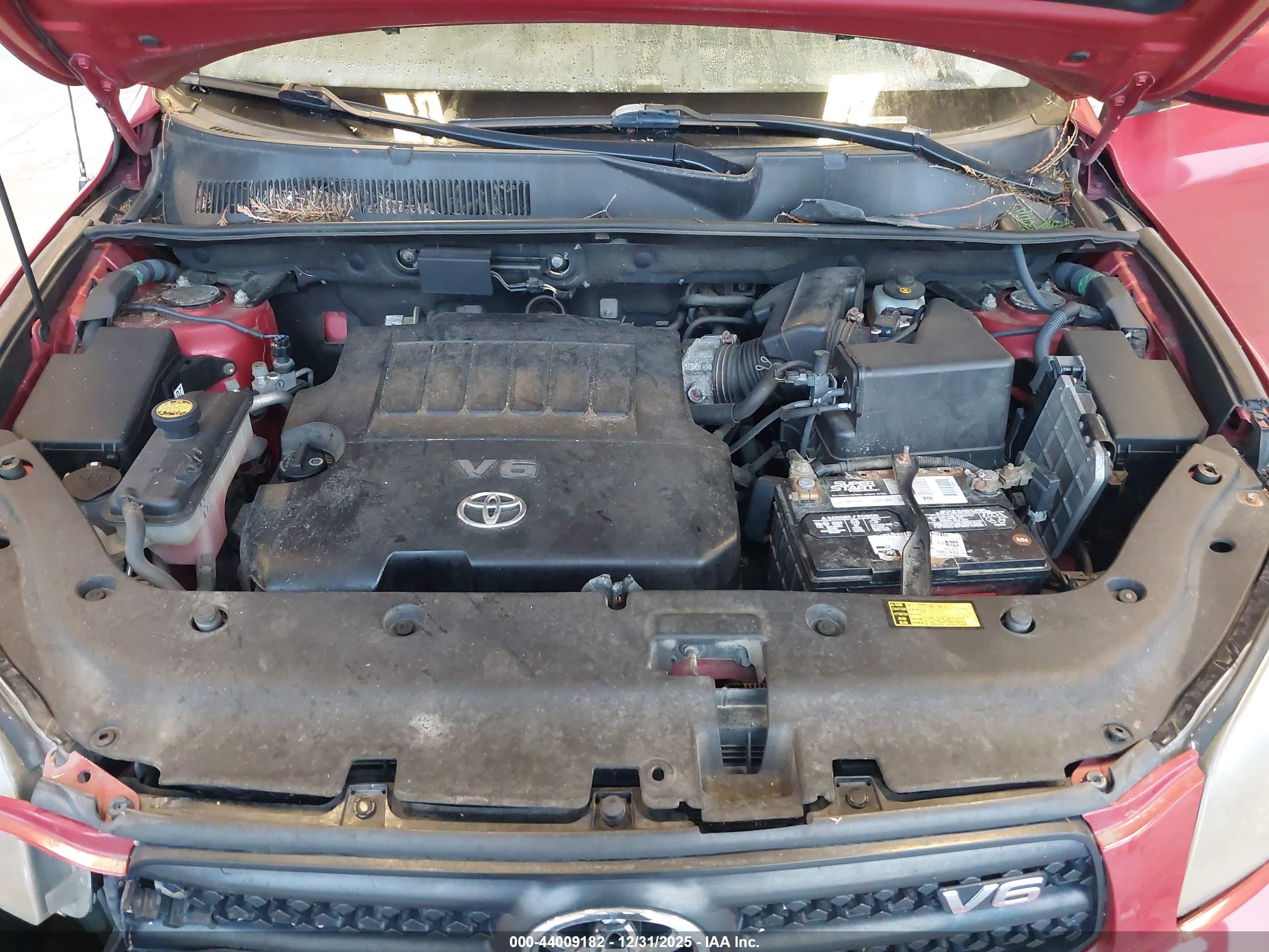 TOYOTA RAV4 image 10